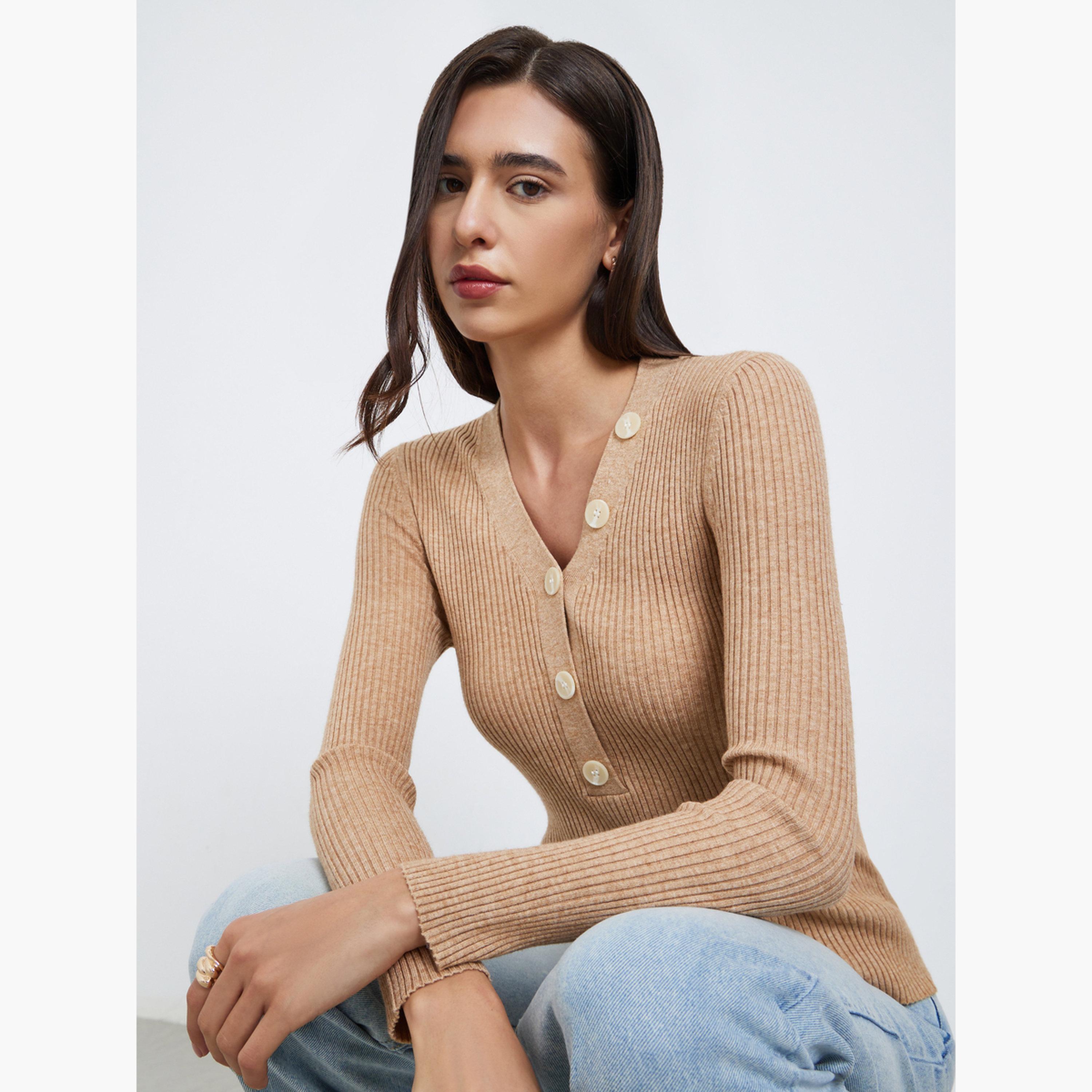 ستايلي - سترة صلبة غير متماثلة بفتحة رقبة على شكل حرف V وأزرار أمامية-women-winterwear-cardigansandjumpers-jumpers-image-3