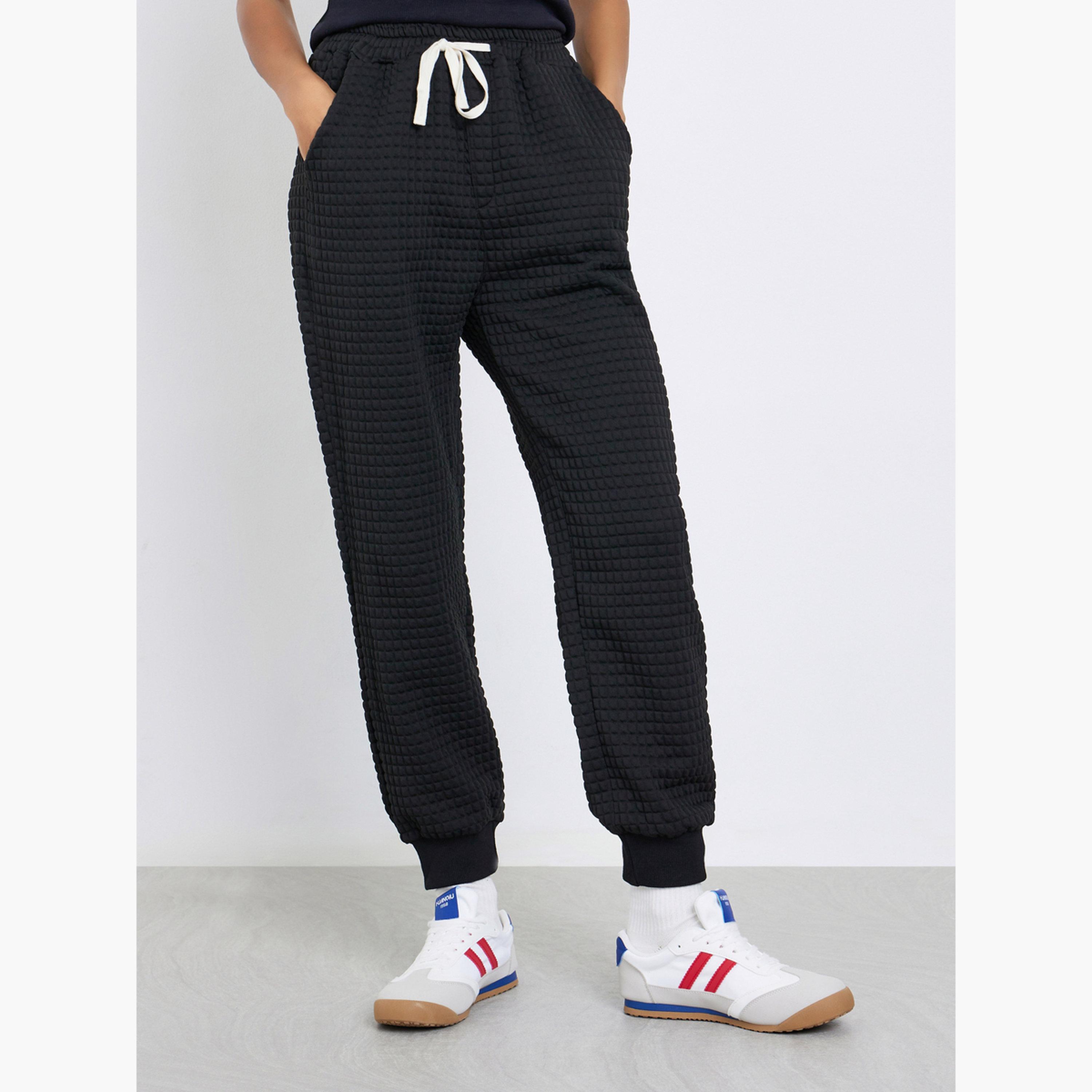 Styli Women Black Textured Loose Fit Cuffed Joggers-women-clothing-bottoms-joggers-image-1