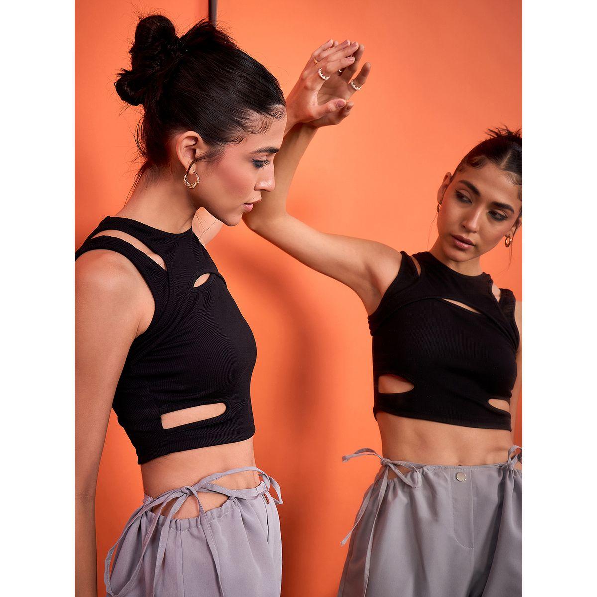 اب تاوني × ستايلي - بلوزة قصيرة مضلعة بتفاصيل مقصوصة باللون الأسود للنساء-women-clothing-tshirts-image-1