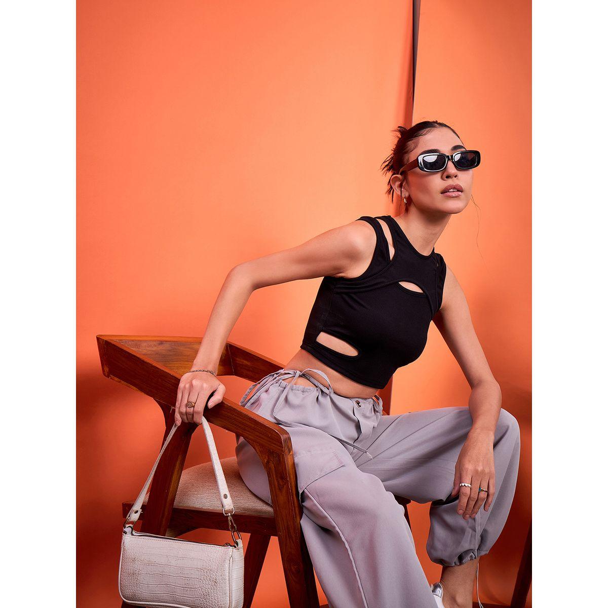 اب تاوني × ستايلي - بلوزة قصيرة مضلعة بتفاصيل مقصوصة باللون الأسود للنساء-women-clothing-tshirts-image-2