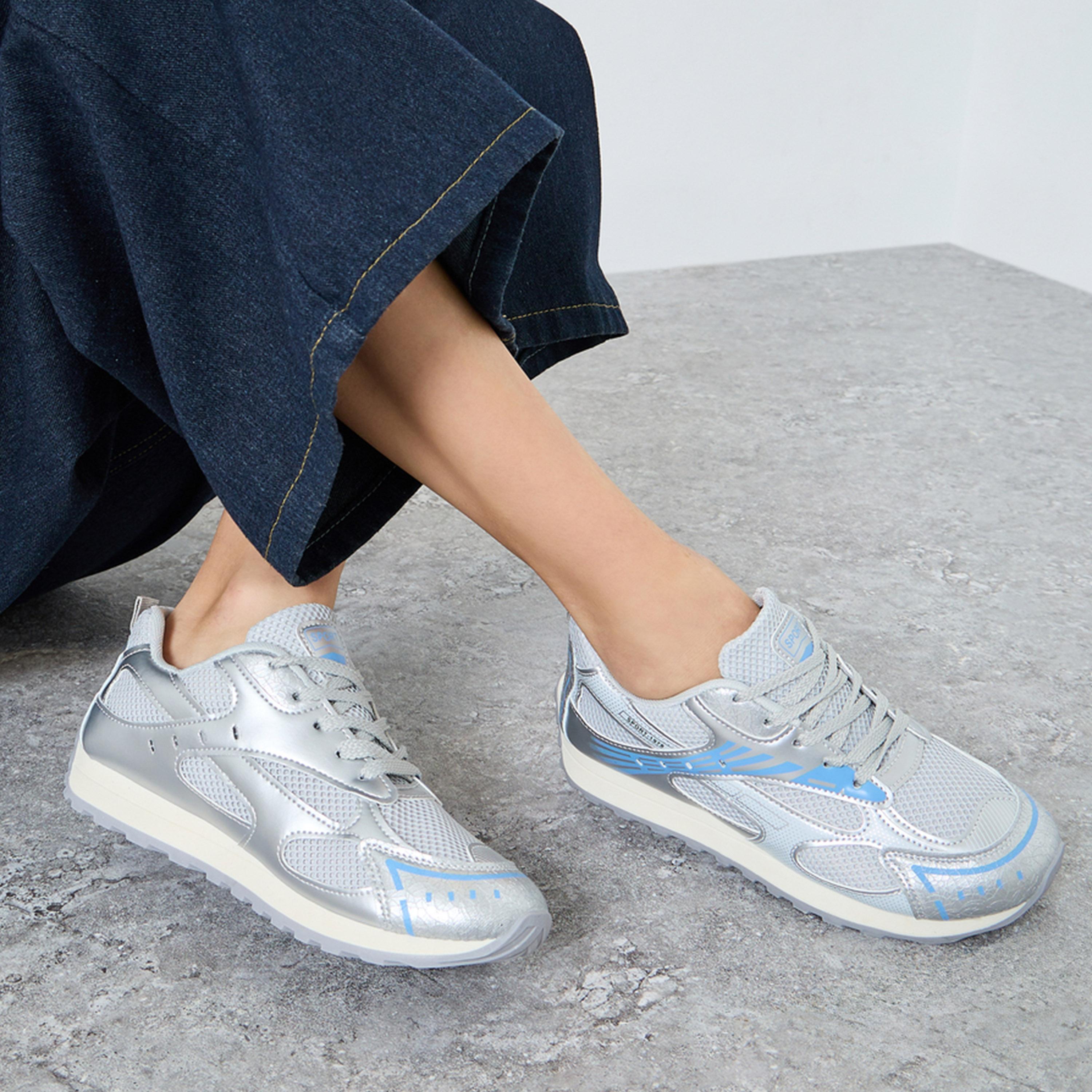 ستايلي - حذاء رياضي برباط ولوحة معدنية منسوجة للنساء-women-shoes-sneakers-image-2