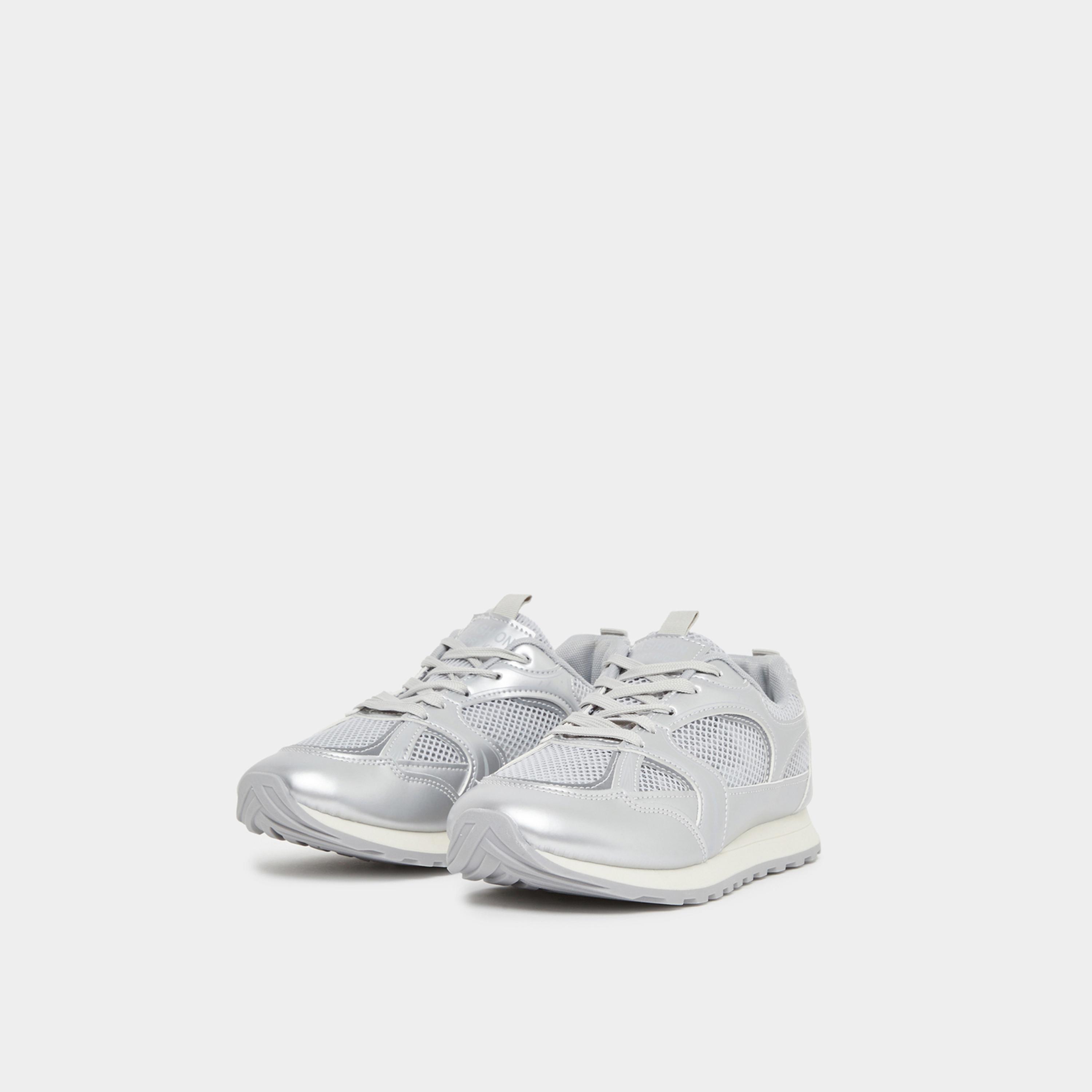 ستايلي - حذاء رياضي برباط ومُكوّن من ألواح شبكية للنساء-women-shoes-sneakers-image-1