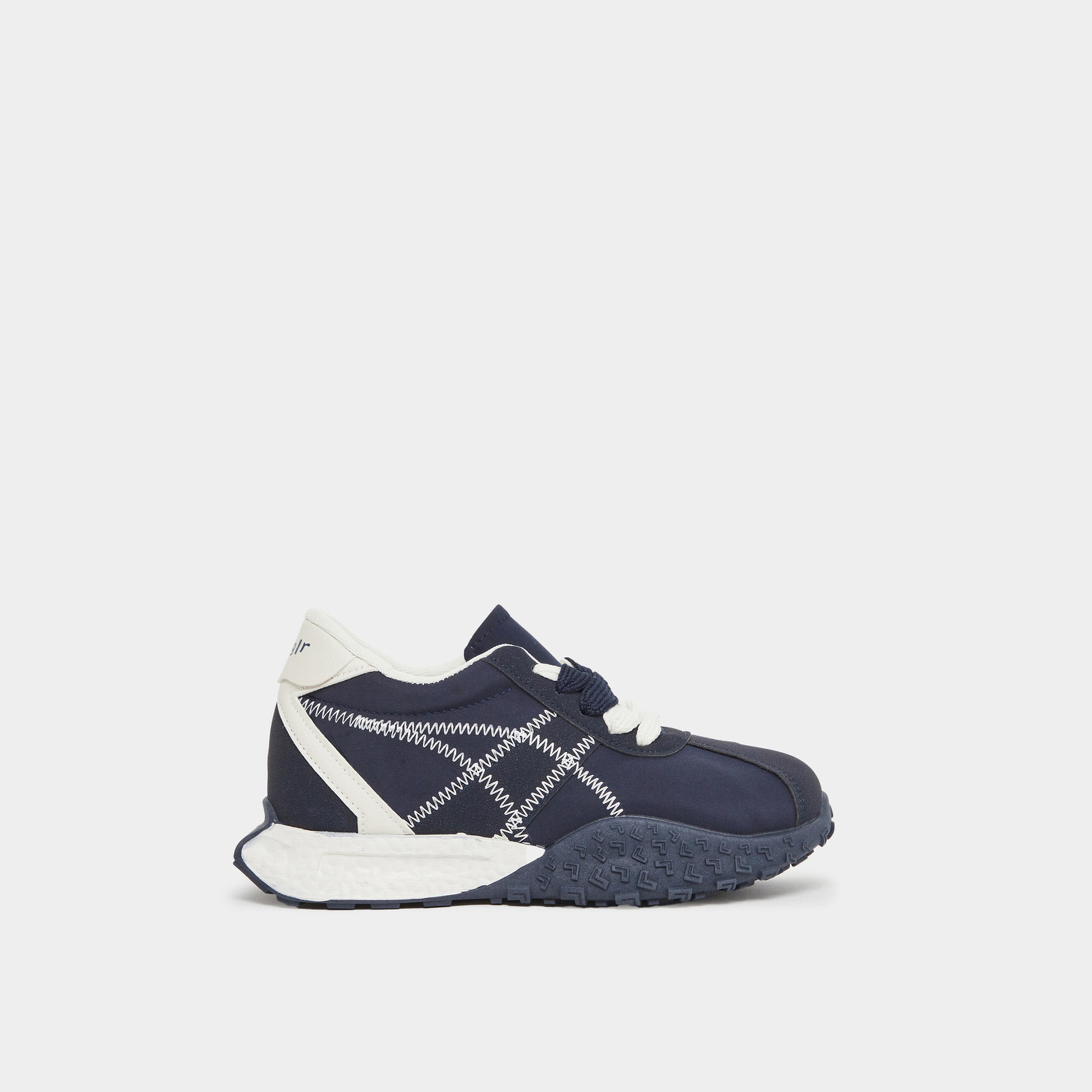 ستايلي - حذاء رياضي برباط وتفاصيل حياكة لون أزرق داكن للنساء-women-shoes-sneakers-image-3
