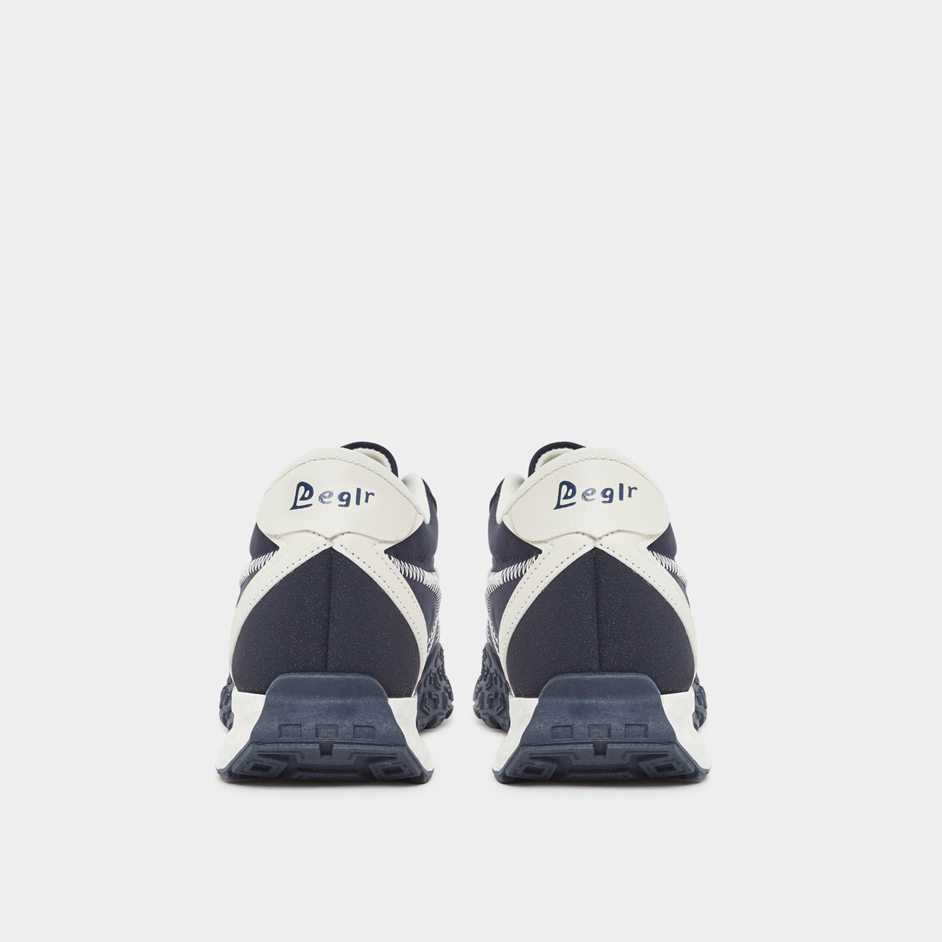 ستايلي - حذاء رياضي برباط وتفاصيل حياكة لون أزرق داكن للنساء-women-shoes-sneakers-image-5
