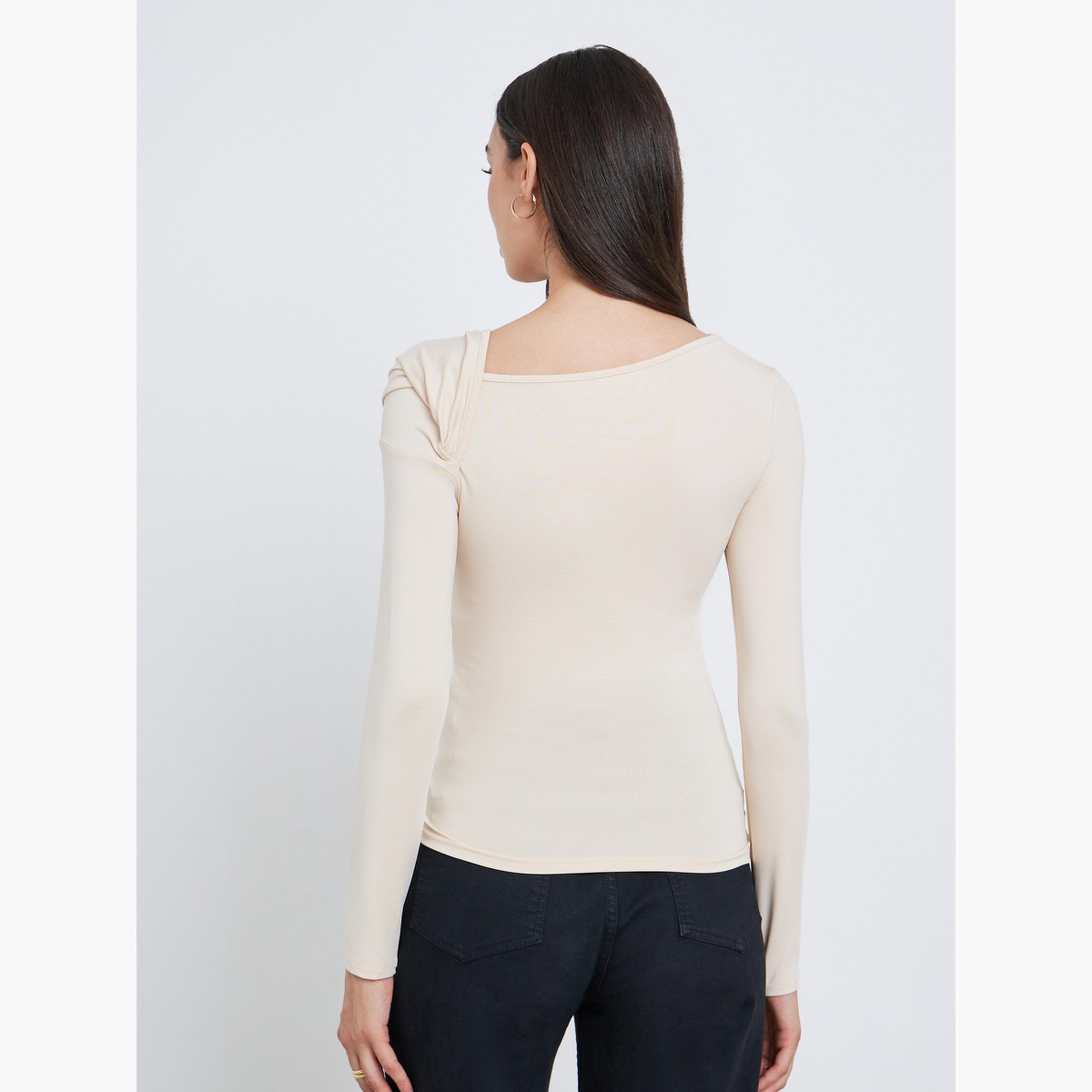 ستايلي - بلوزة بيج برقبة غير متماثلة مع قطعة معدنية على شكل فراشة-women-clothing-tshirts-image-5