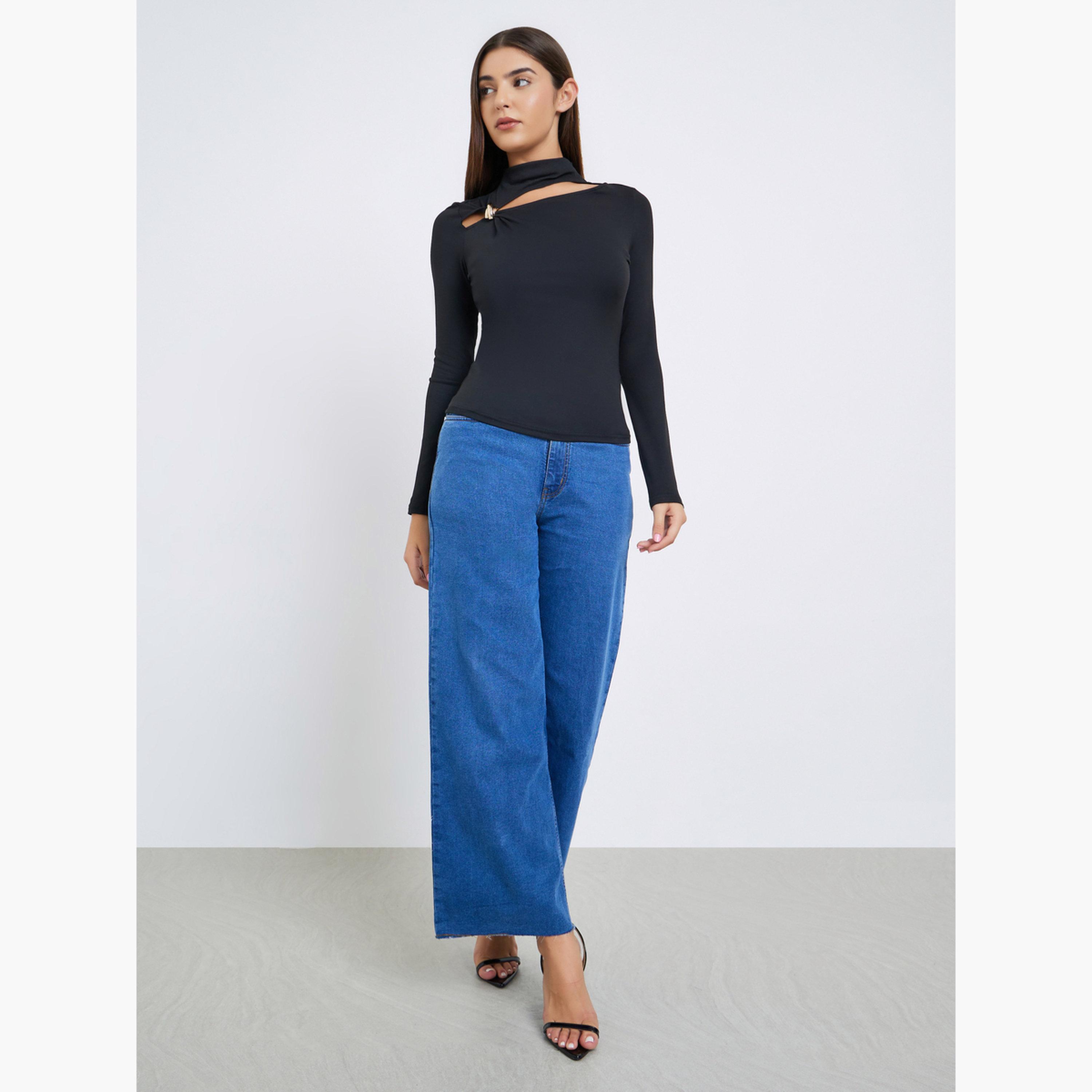 Styli Women Black Solid Cut Out Front Slim Fit T-Shirt with Metal Trim-women-clothing-tshirts-image-2