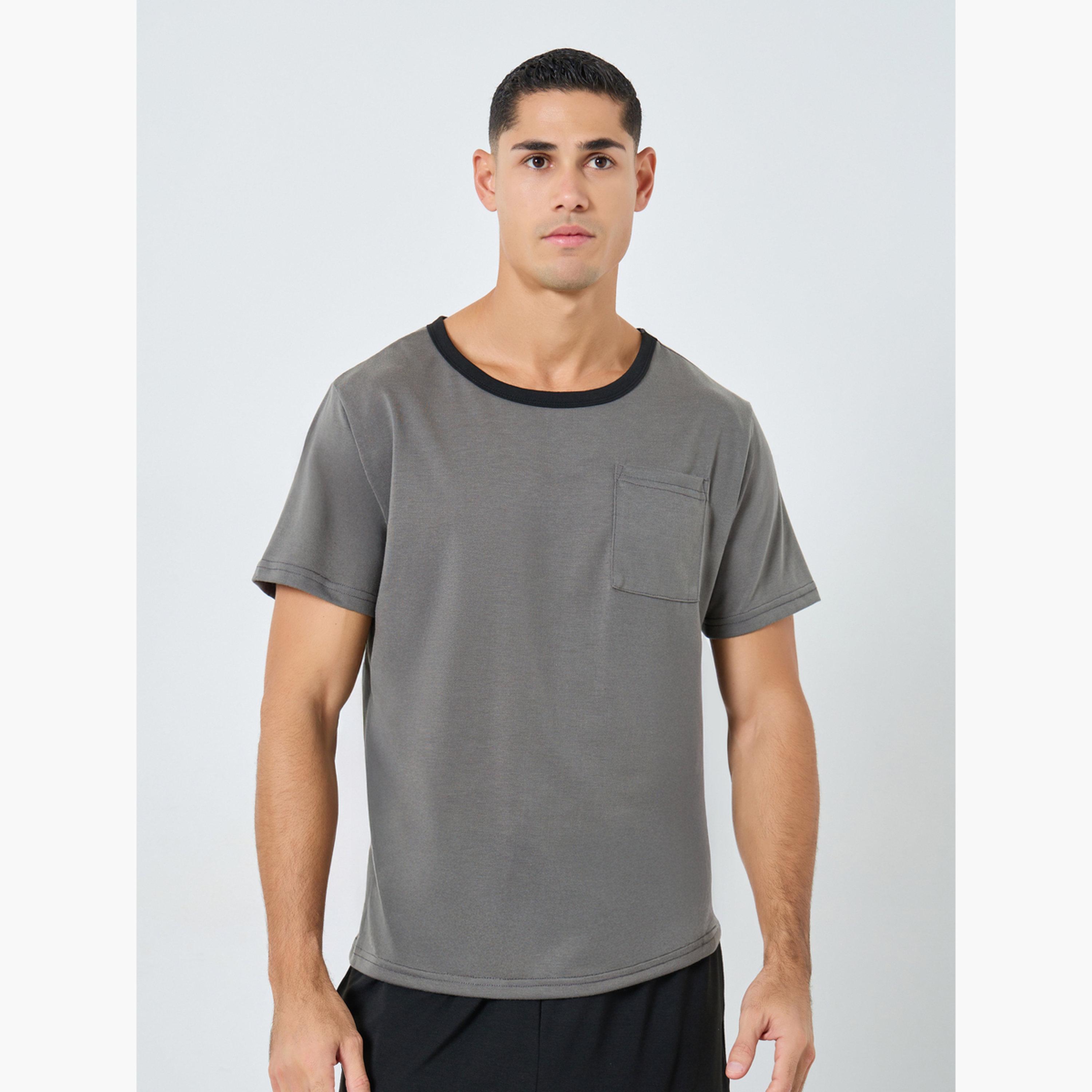 ستايلي - بيجاما تي شيرت وشورت بلون رمادي فحمي-men-clothing-nightwear-sets-image-3