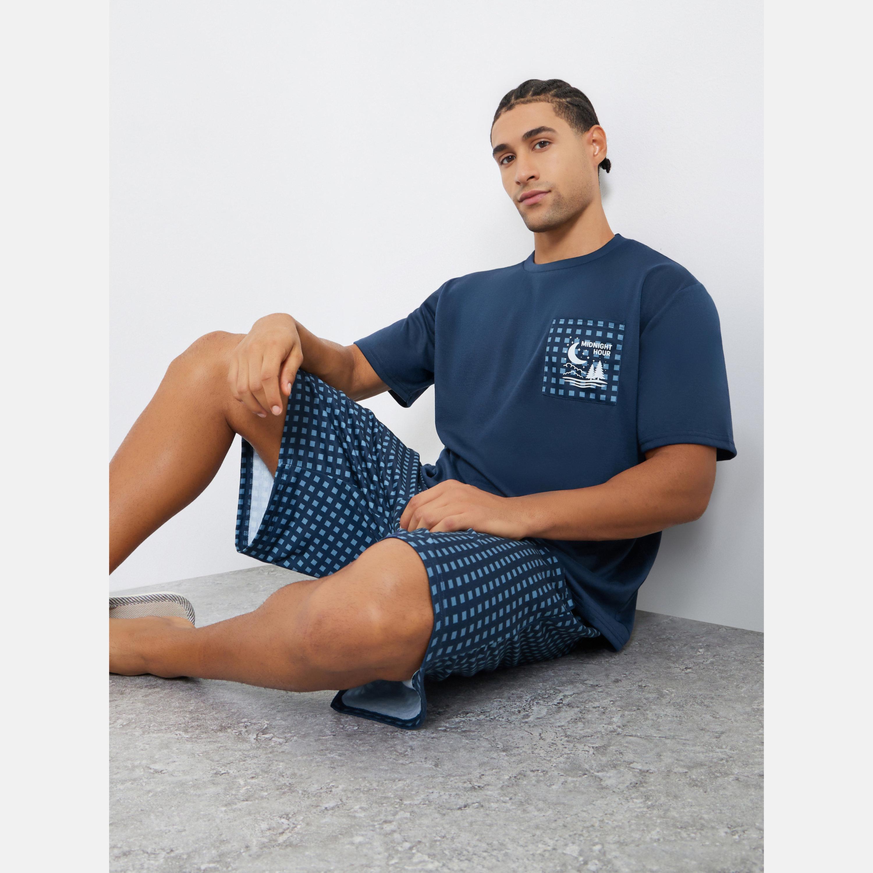 ستايلي - طقم رجالي تي شيرت وشورت مريح منقوش باللون الأزرق البحري-men-clothing-nightwear-sets-image-2
