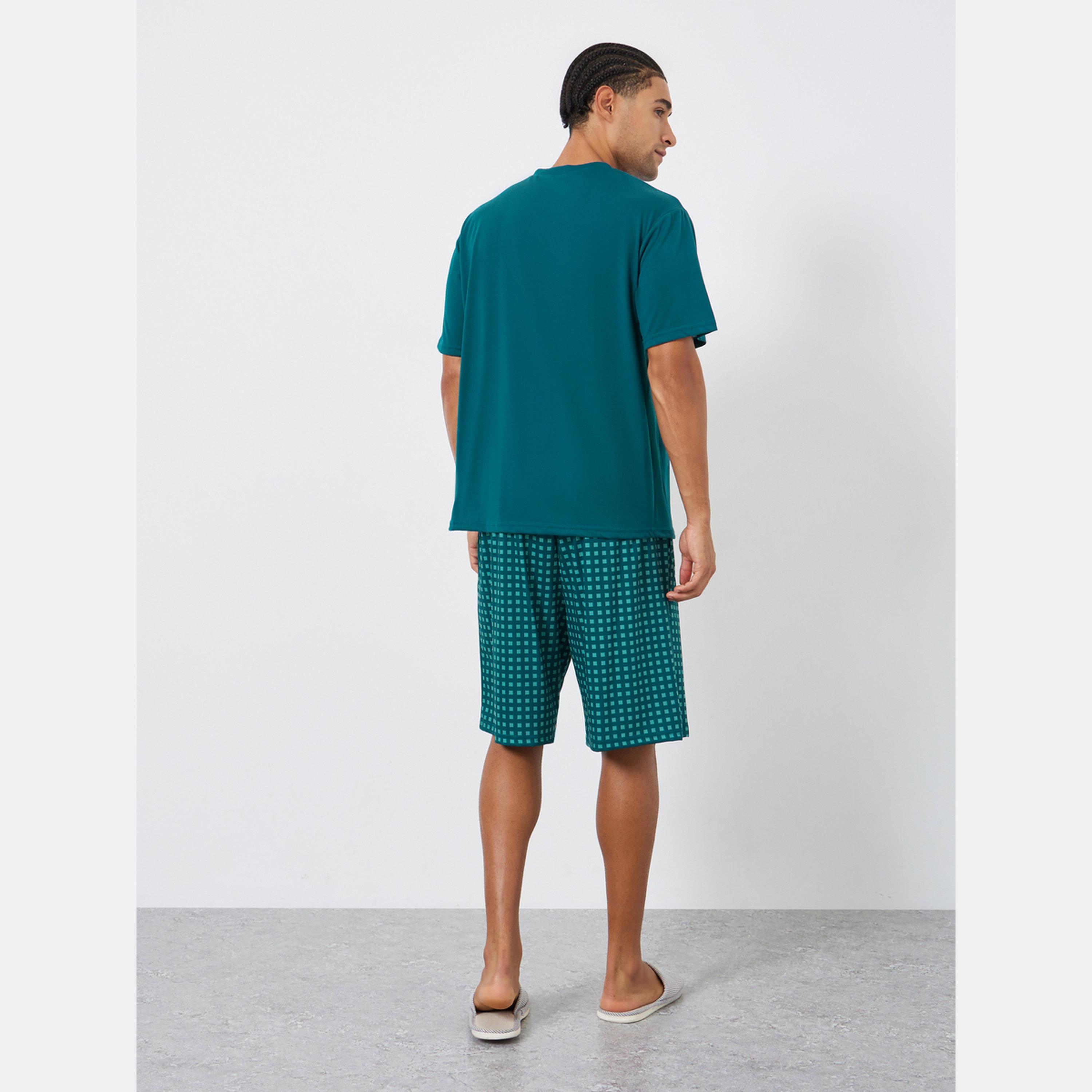 ستايلي - طقم تي شيرت وشورت رجالي بتصميم مريح منقوش باللون الأزرق المخضر-men-clothing-nightwear-sets-image-6