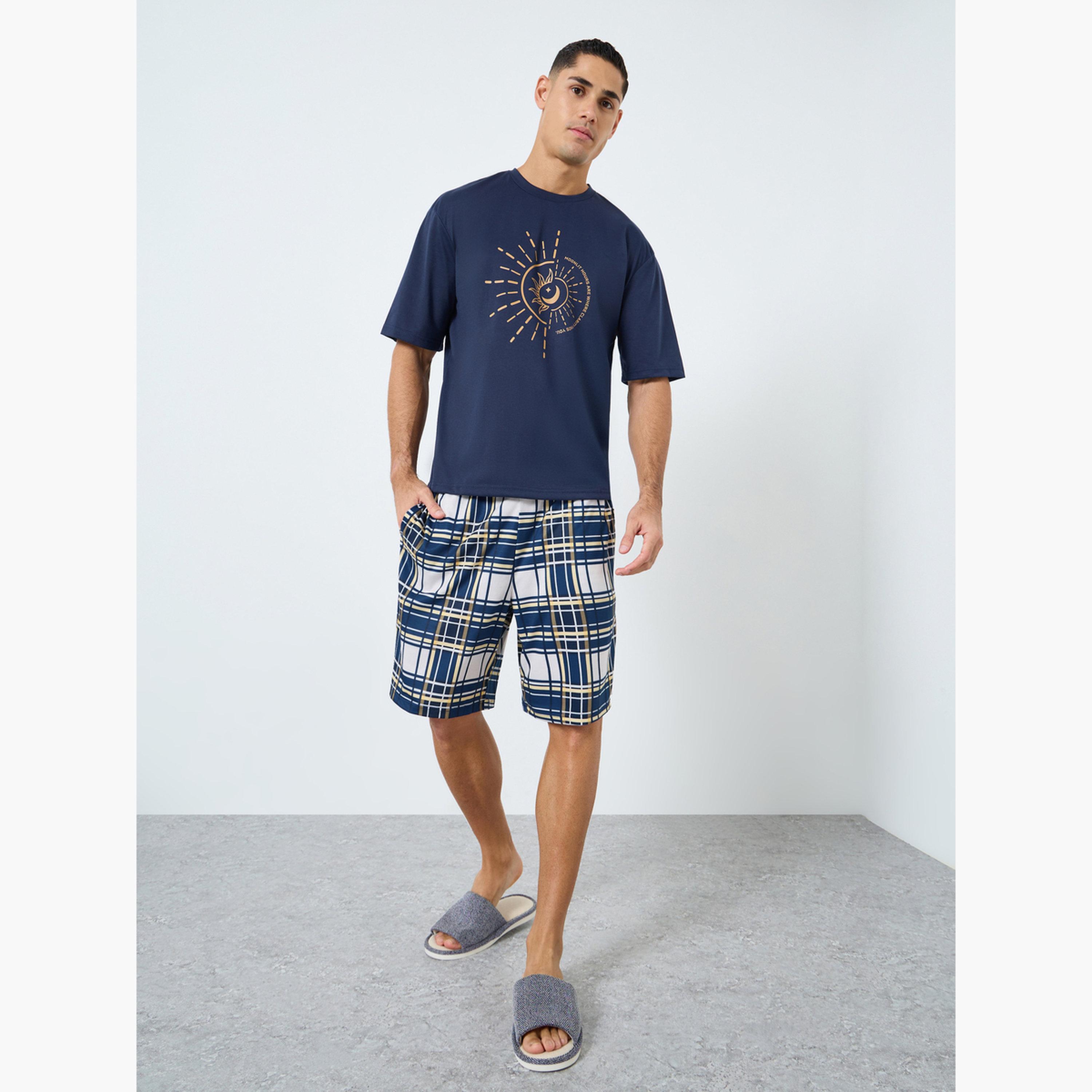 ستايلي - طقم تي شيرت وشورت مطبوع تصميم واسع للرجال-men-clothing-nightwear-pyjamaandshorts-image-1
