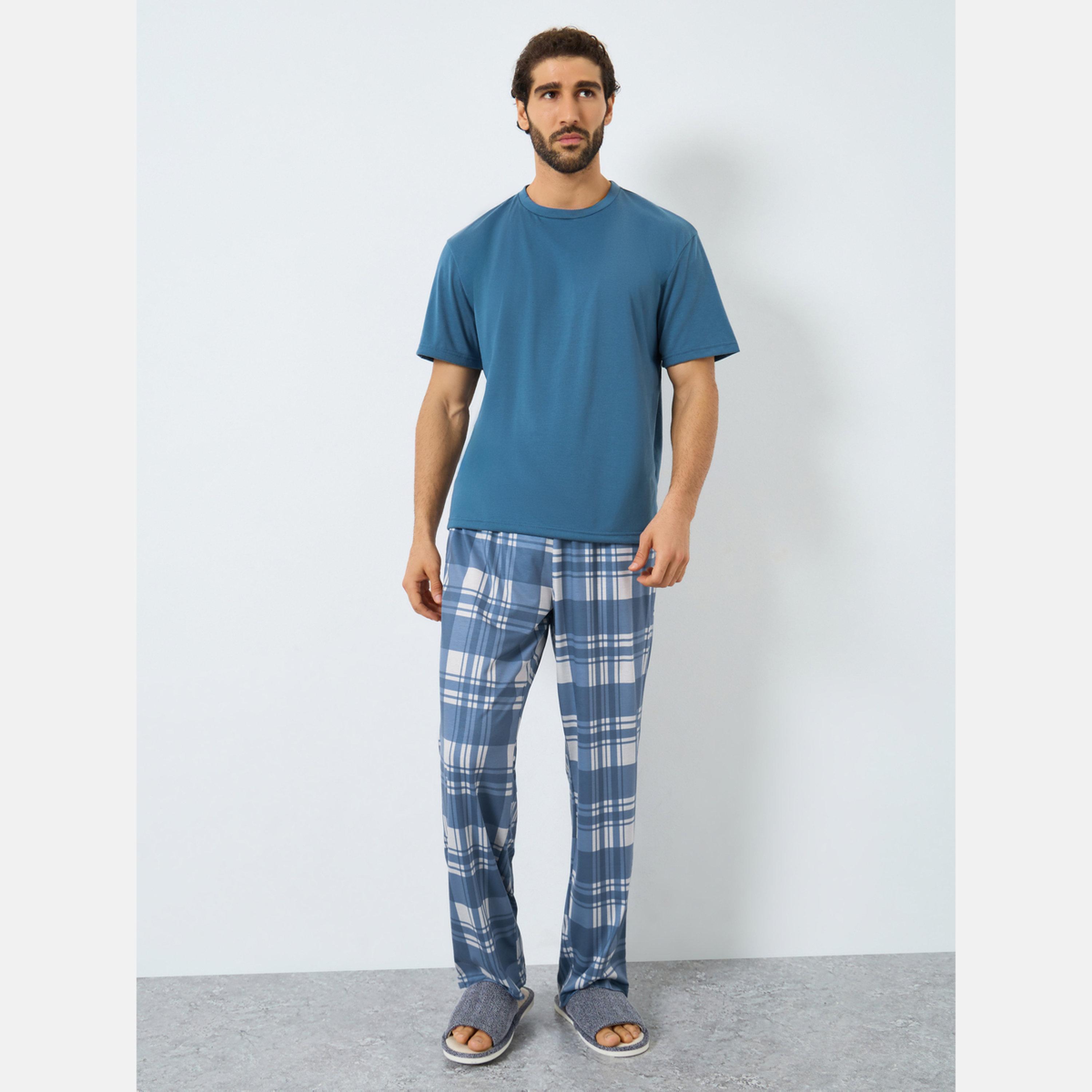 ستايلي - بيجاما تي شيرت سادة وبنطال منقوش للرجال-men-clothing-nightwear-sets-image-1