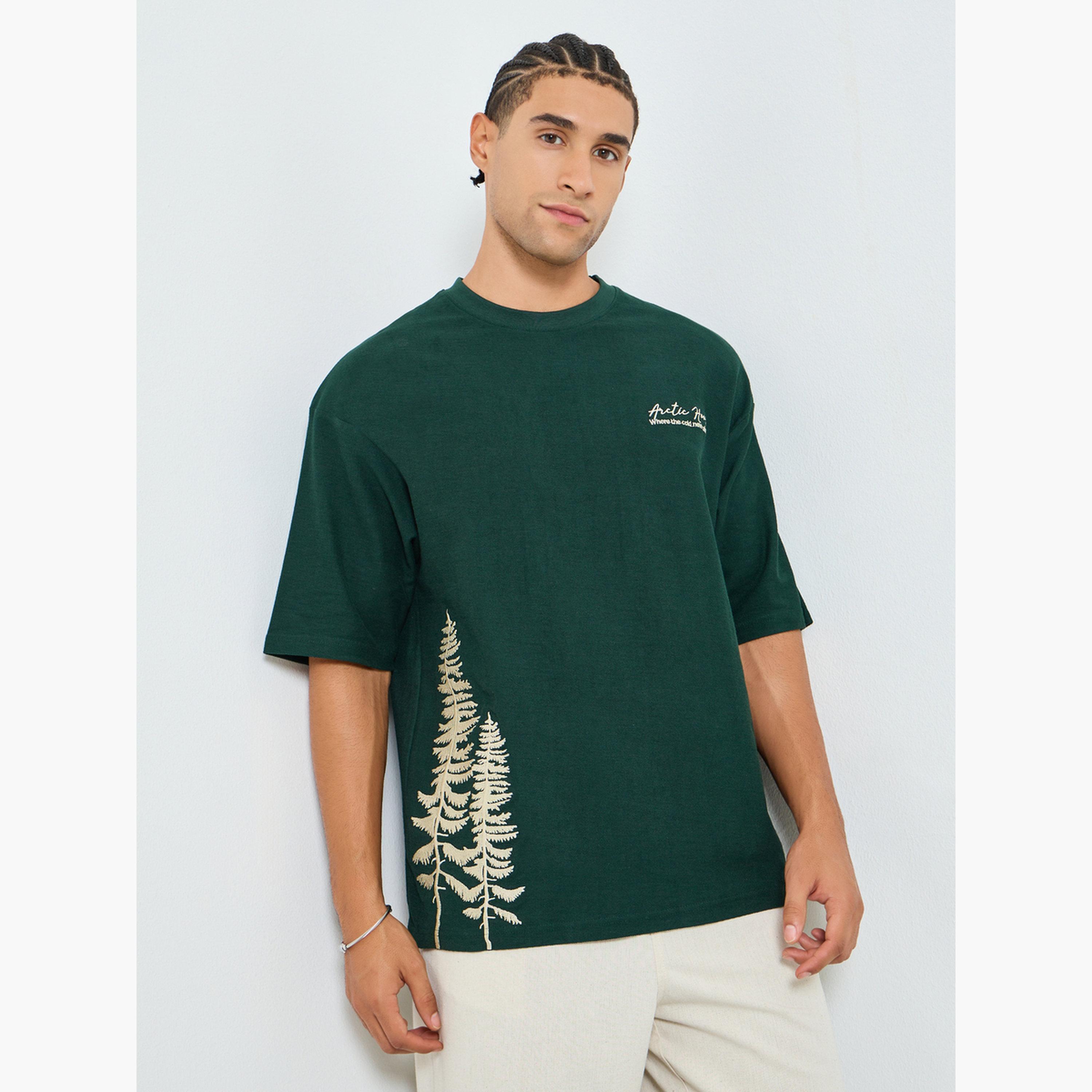 تيشيرت مطرز بطبعة جرافيك-men-clothing-tshirtsandpolos-tshirts-image-1