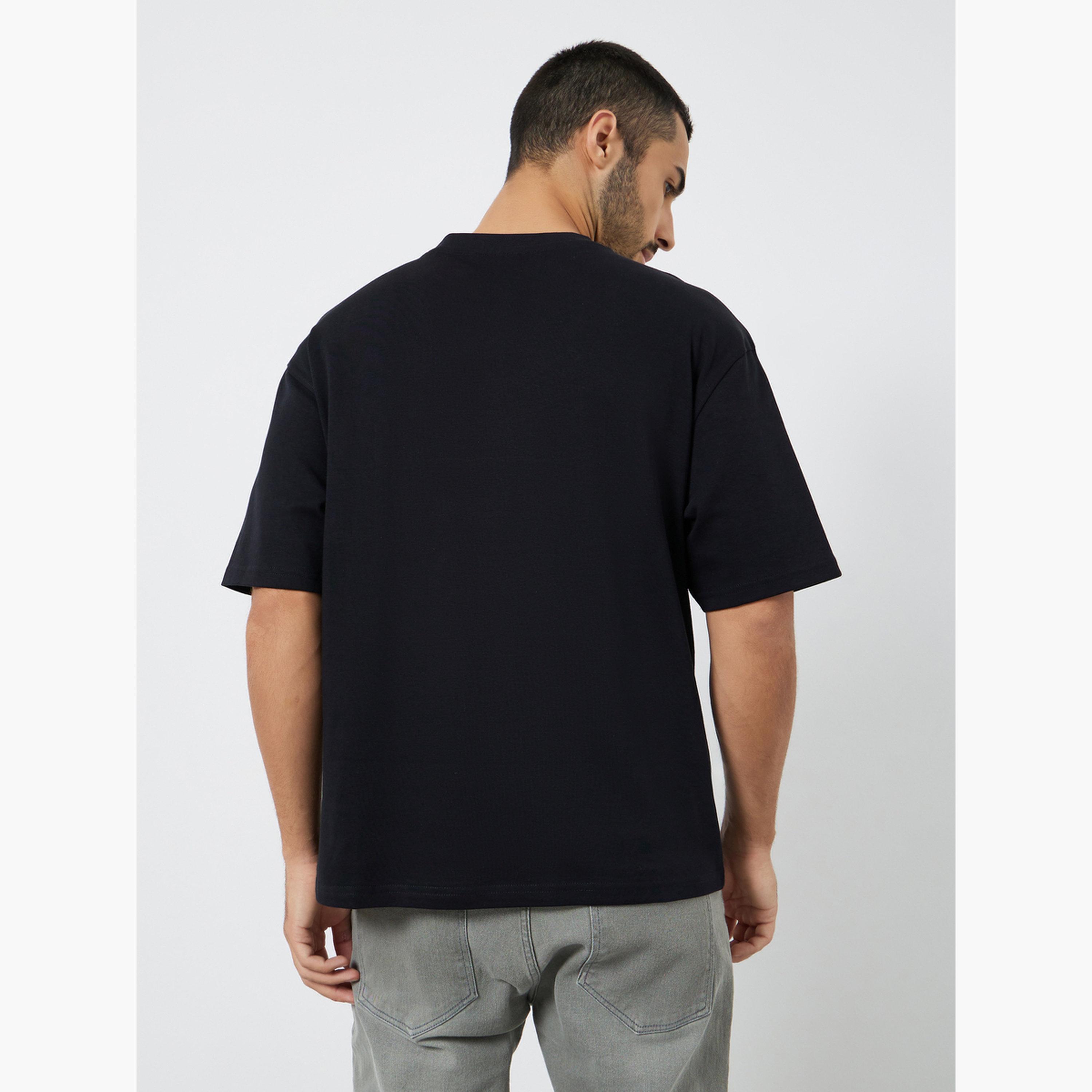 ستايلي - تي شيرت رجالي أسود مطرز مقاس واسع-men-clothing-tshirtsandpolos-tshirts-image-5