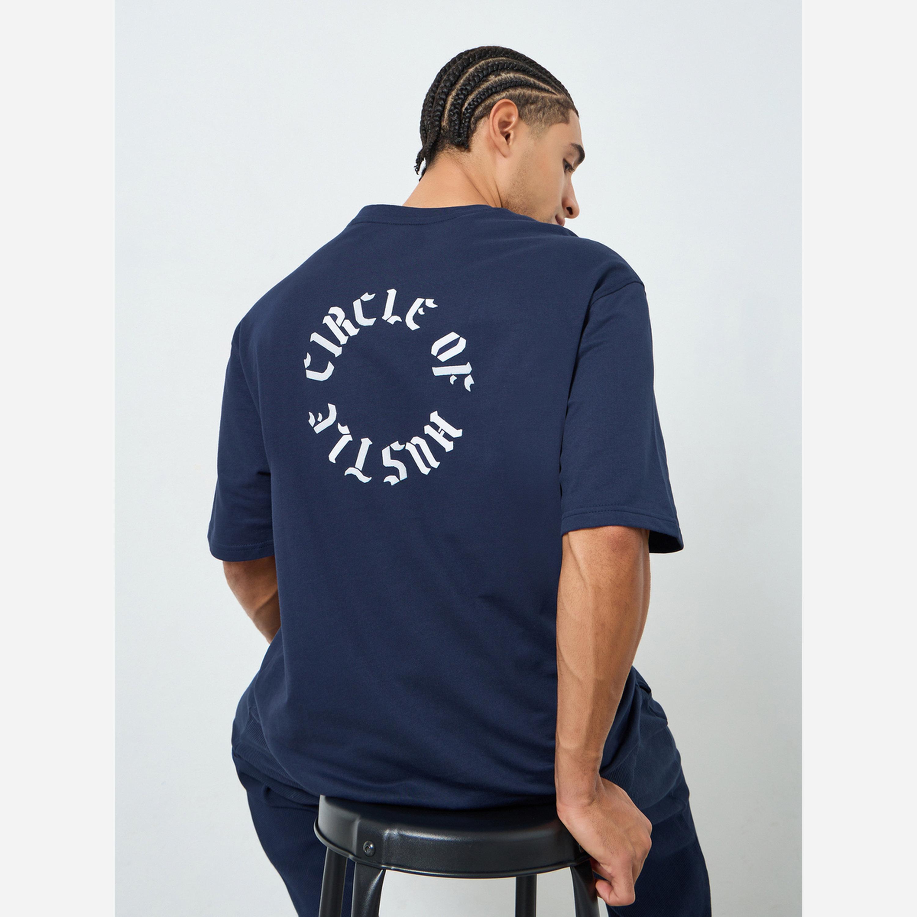 ستايلي - تيشيرت رجالي واسع قماش تيري بطبعة خلفية-men-clothing-tshirtsandpolos-tshirts-image-4