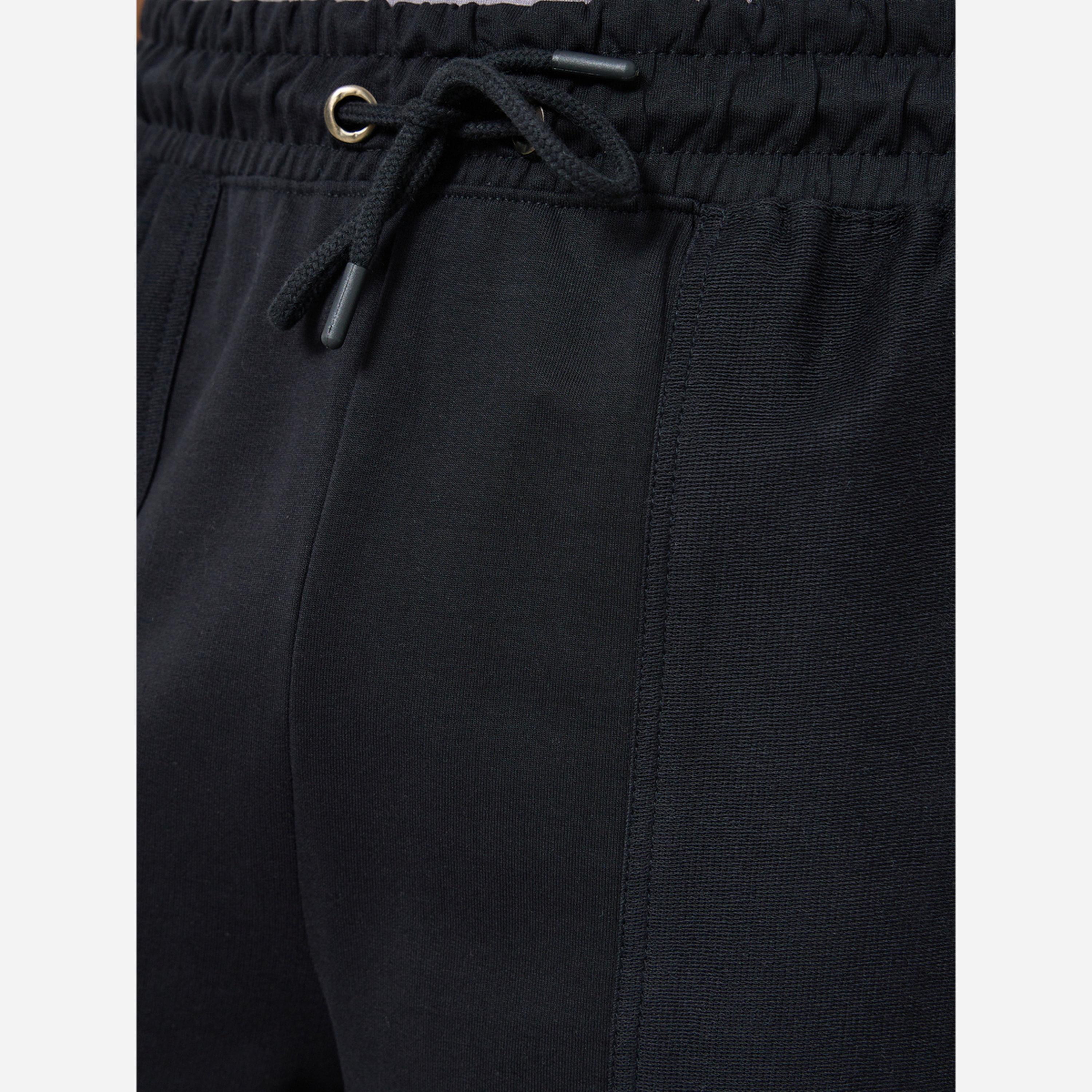 ستايلي - شورت رجالي لون أسود بجيوب قماش تيري-men-clothing-bottoms-shorts-image-4