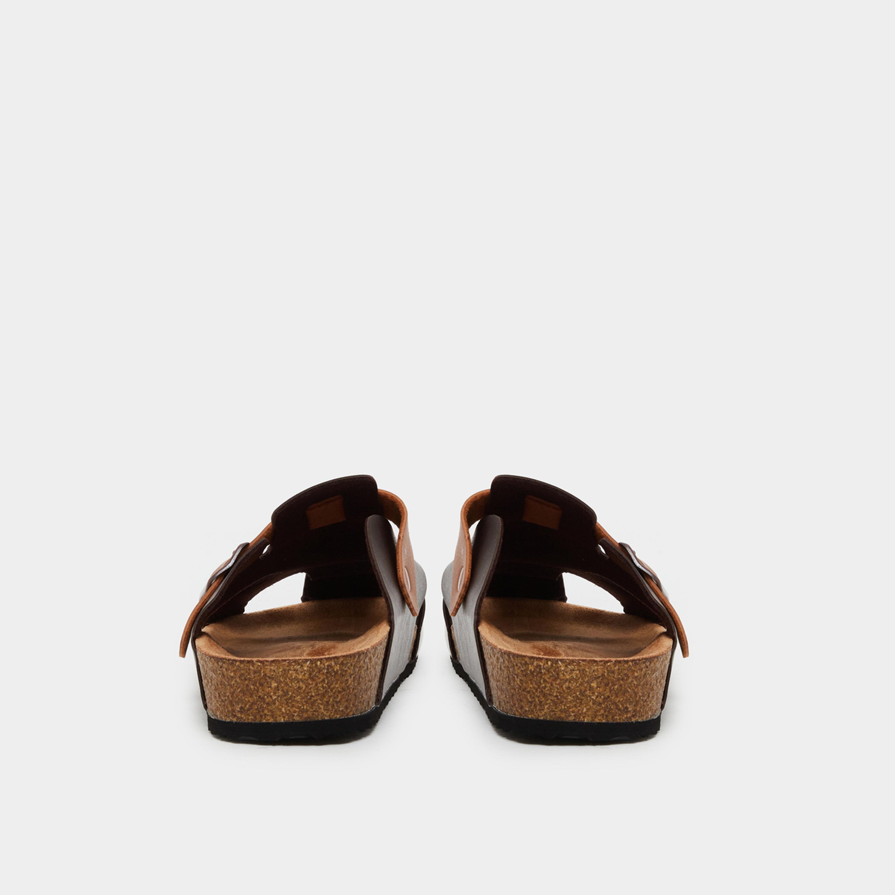 ستايلي - صندل مريح للرجال ثنائي اللون مزود بإبزيم-men-shoes-sandals-image-5