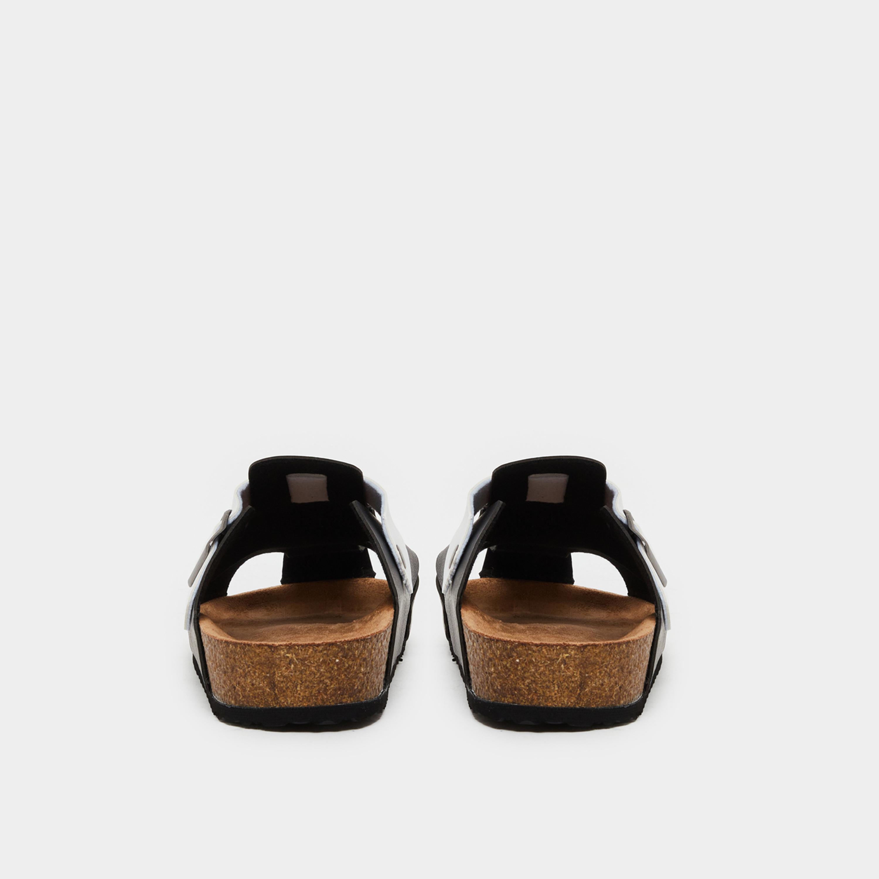 ستايلي - صندل مريح للرجال ثنائي اللون مزود بإبزيم-men-shoes-sandals-image-5