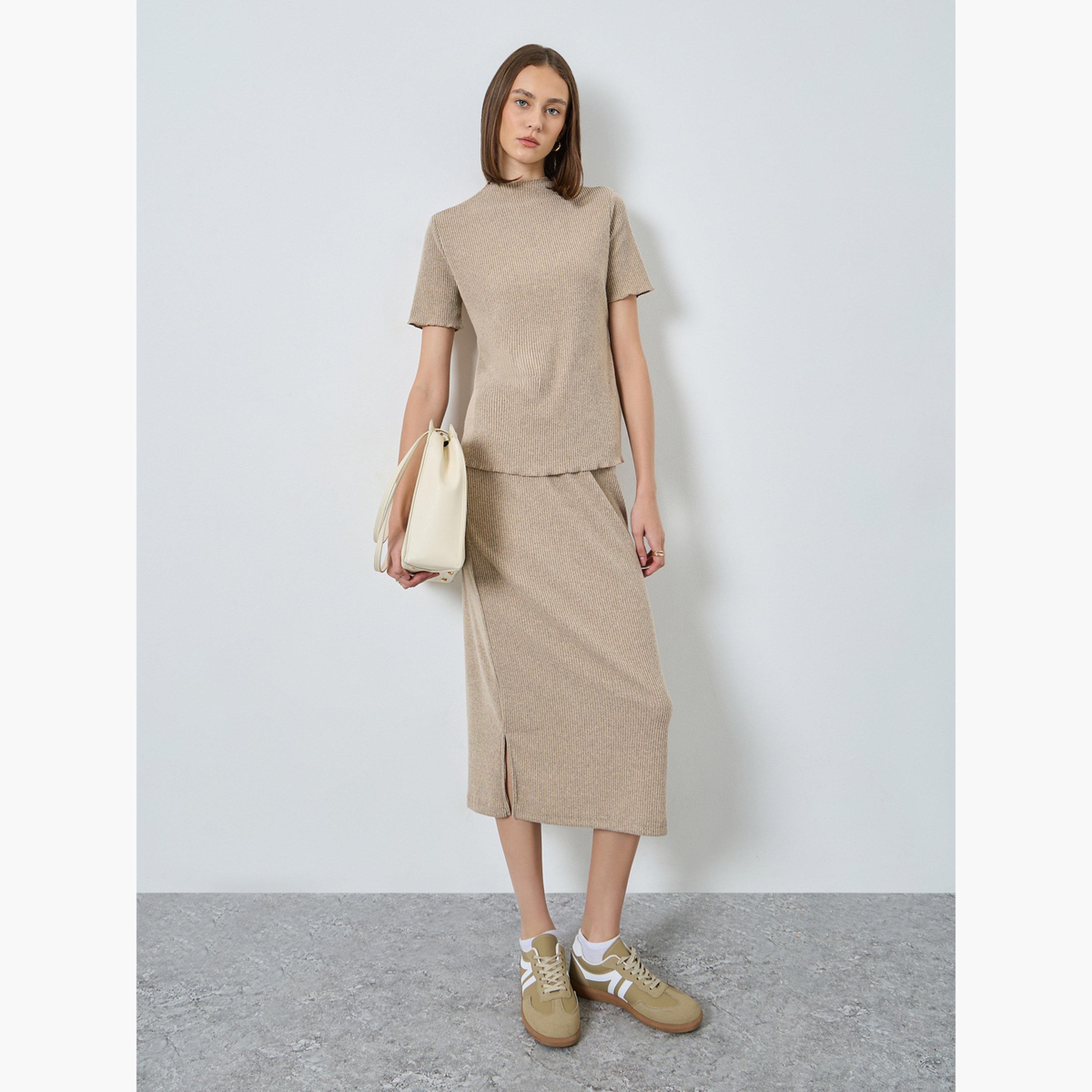 ستايلي - طقم بلوزة وتنورة محبوكة مضلعة باللون البيج للنساء-women-clothing-coordsets-image-1