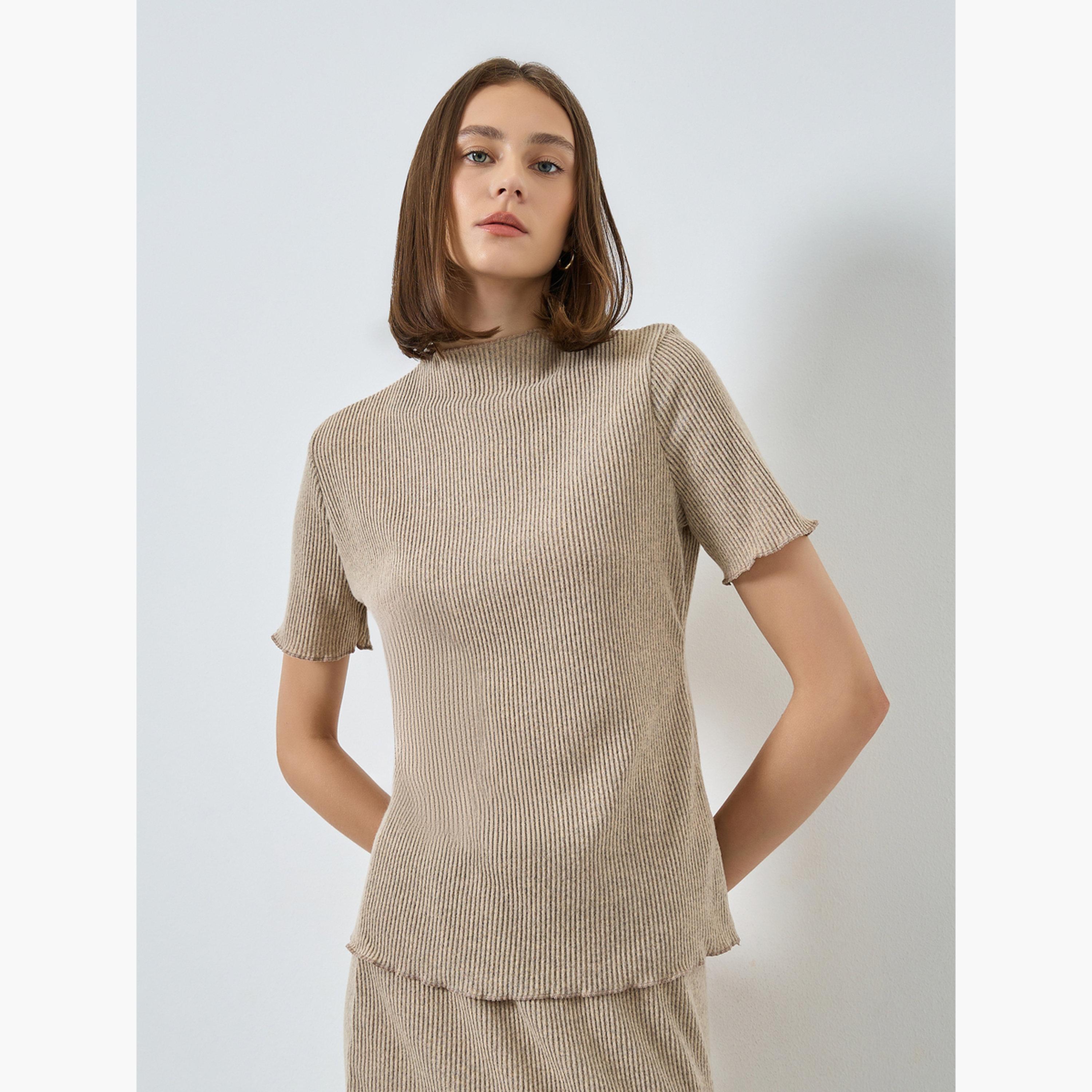 ستايلي - طقم بلوزة وتنورة محبوكة مضلعة باللون البيج للنساء-women-clothing-coordsets-image-2