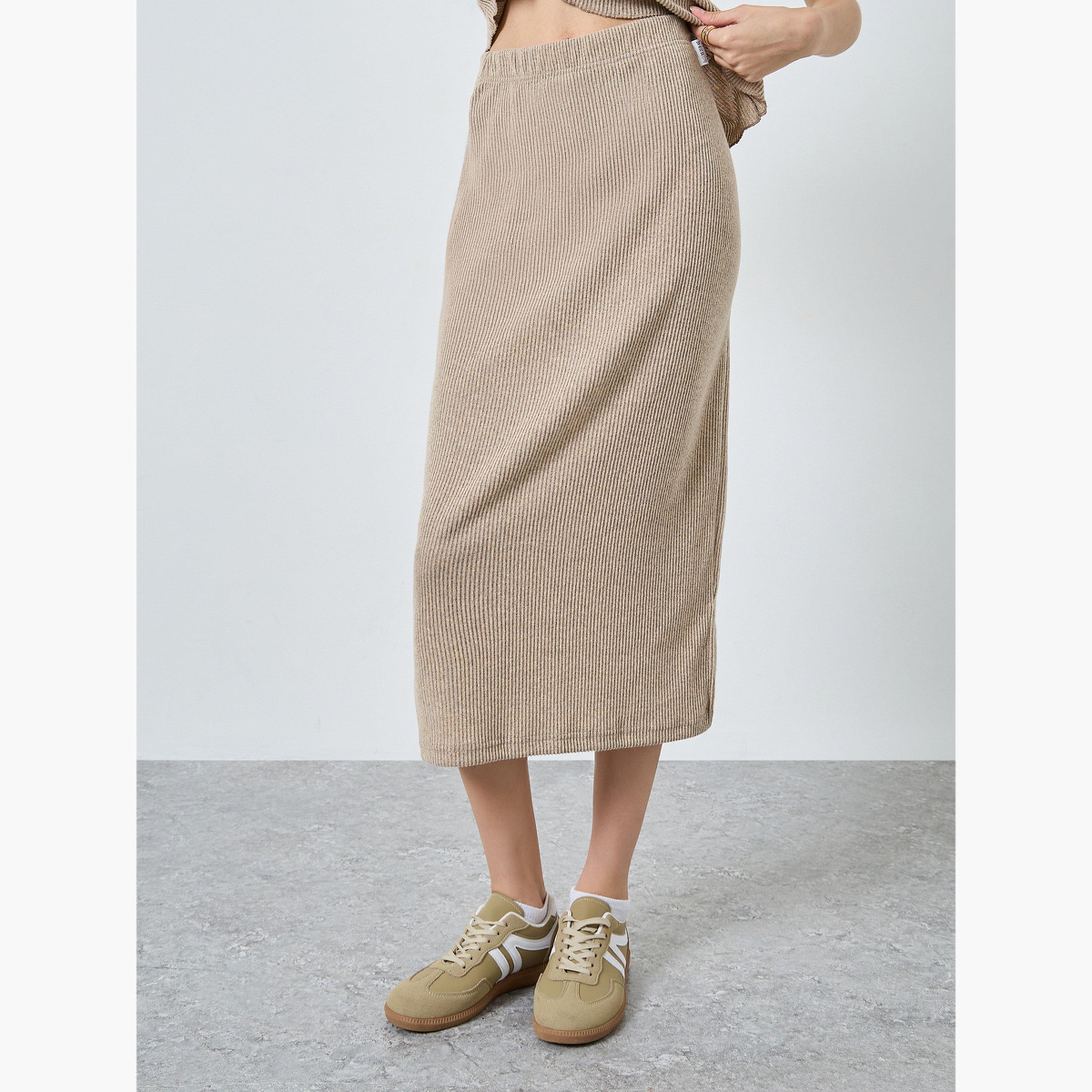 ستايلي - طقم بلوزة وتنورة محبوكة مضلعة باللون البيج للنساء-women-clothing-coordsets-image-4