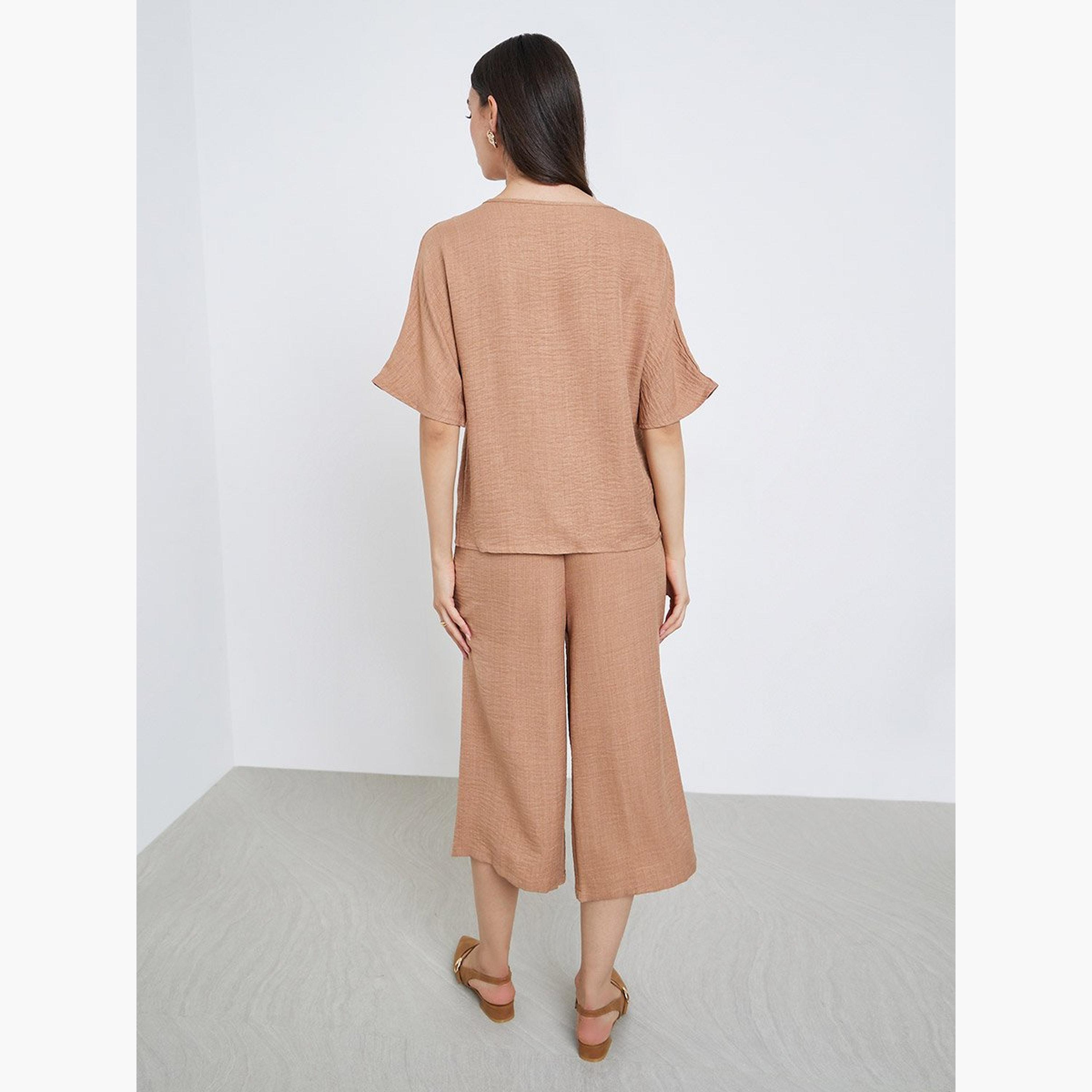 تيك تو - قميص بني بأكمام قصيرة وبنطال بطول 3/4-women-clothing-coordsets-image-5