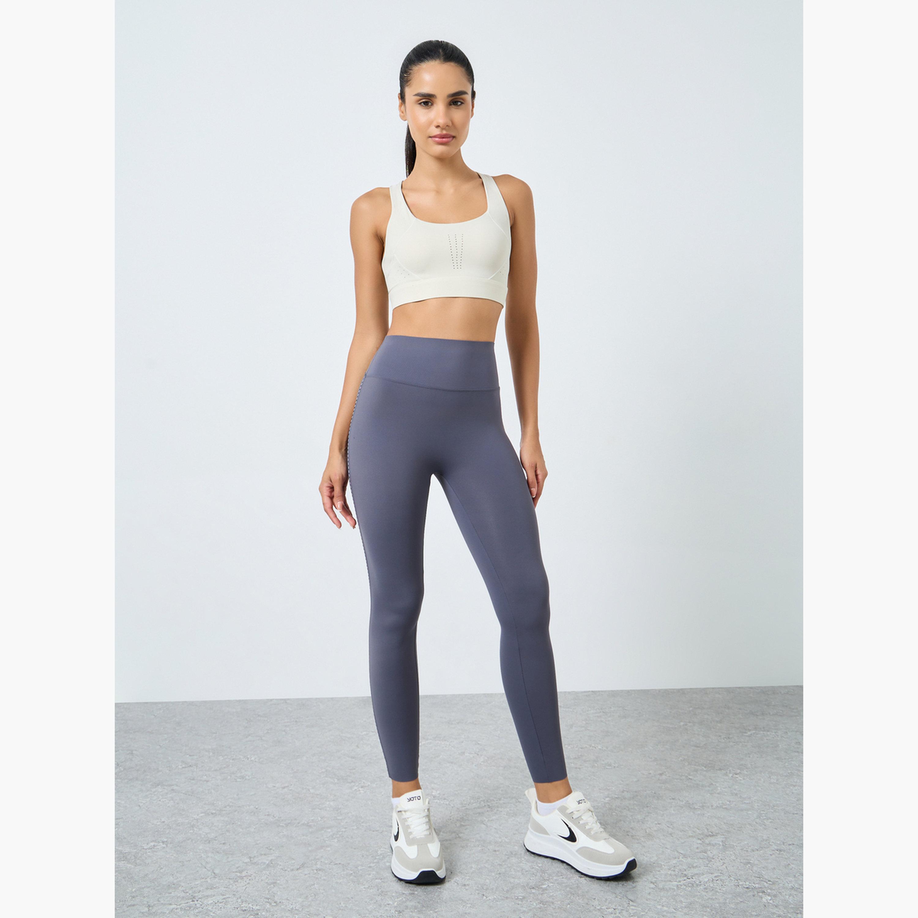 Styli Hook and Eye Racerback Perforated Sports Bra-men-clothing-sportswearandactivewear-tshirtsandpolos-image-2