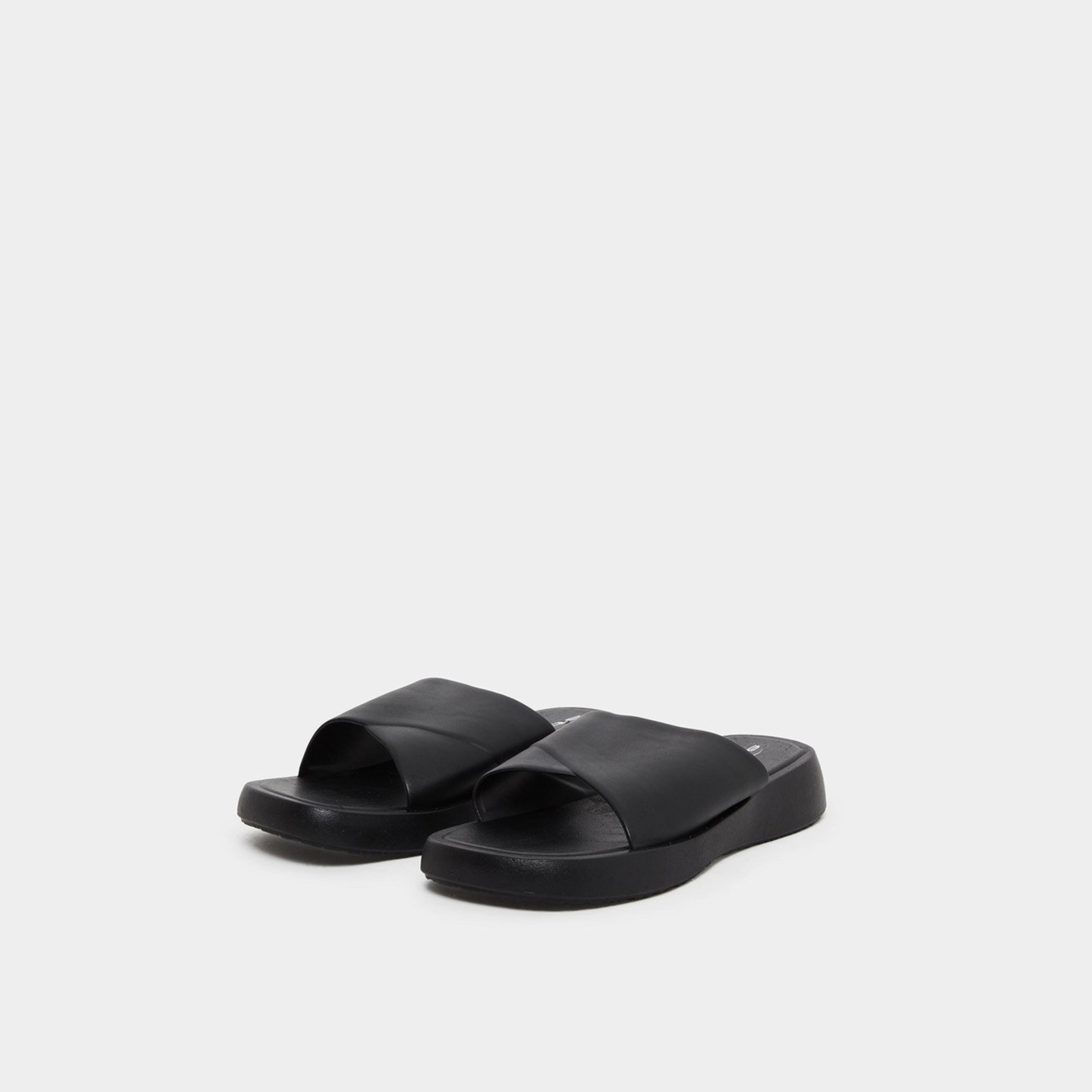 ستايلي - شبشب أسود سهل الارتداء متقاطع-women-shoes-sandals-flats-image-1