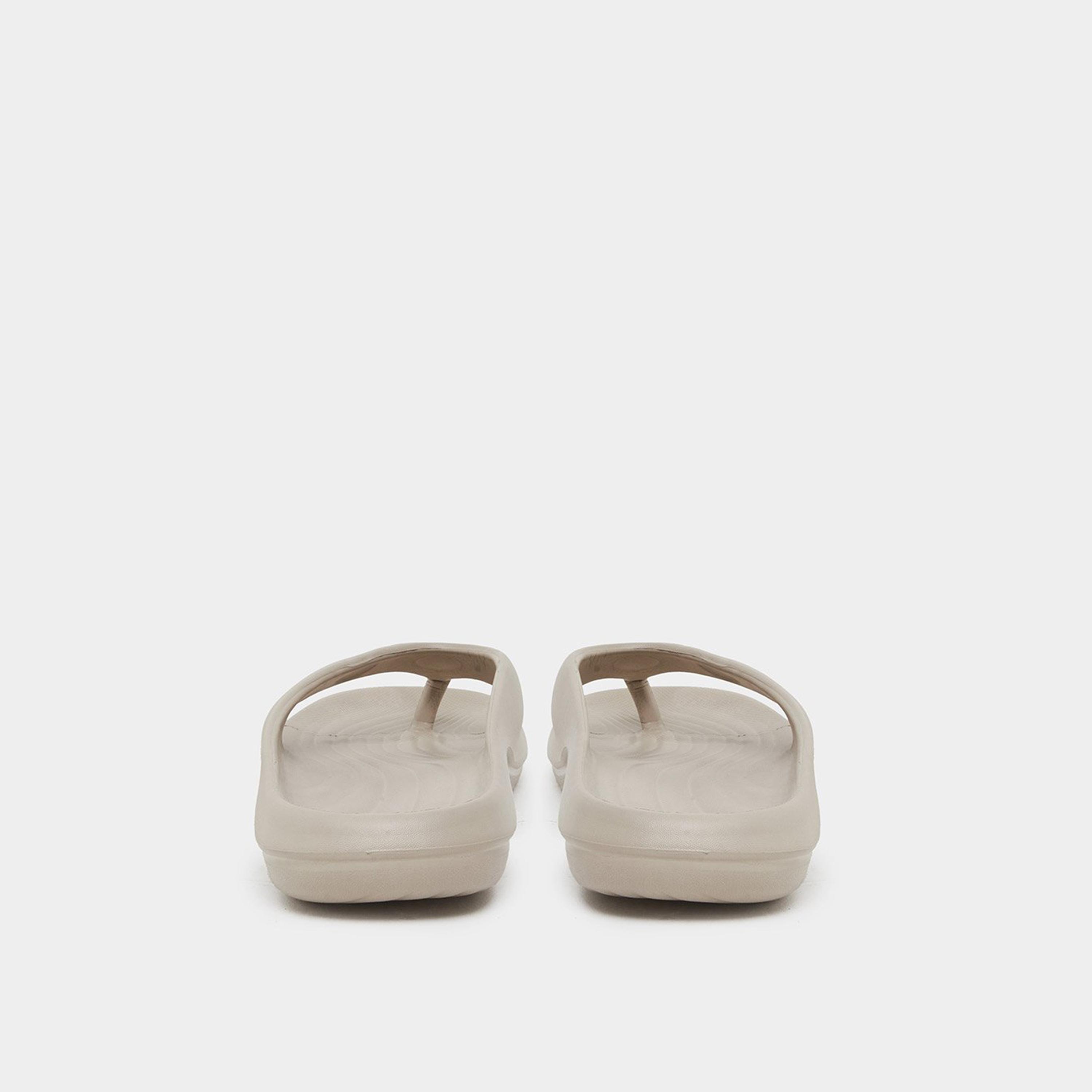 ستايلي - شبشب قصّة مريحة سهل الارتداء لون بيج-women-shoes-flipflopsandslides-image-4
