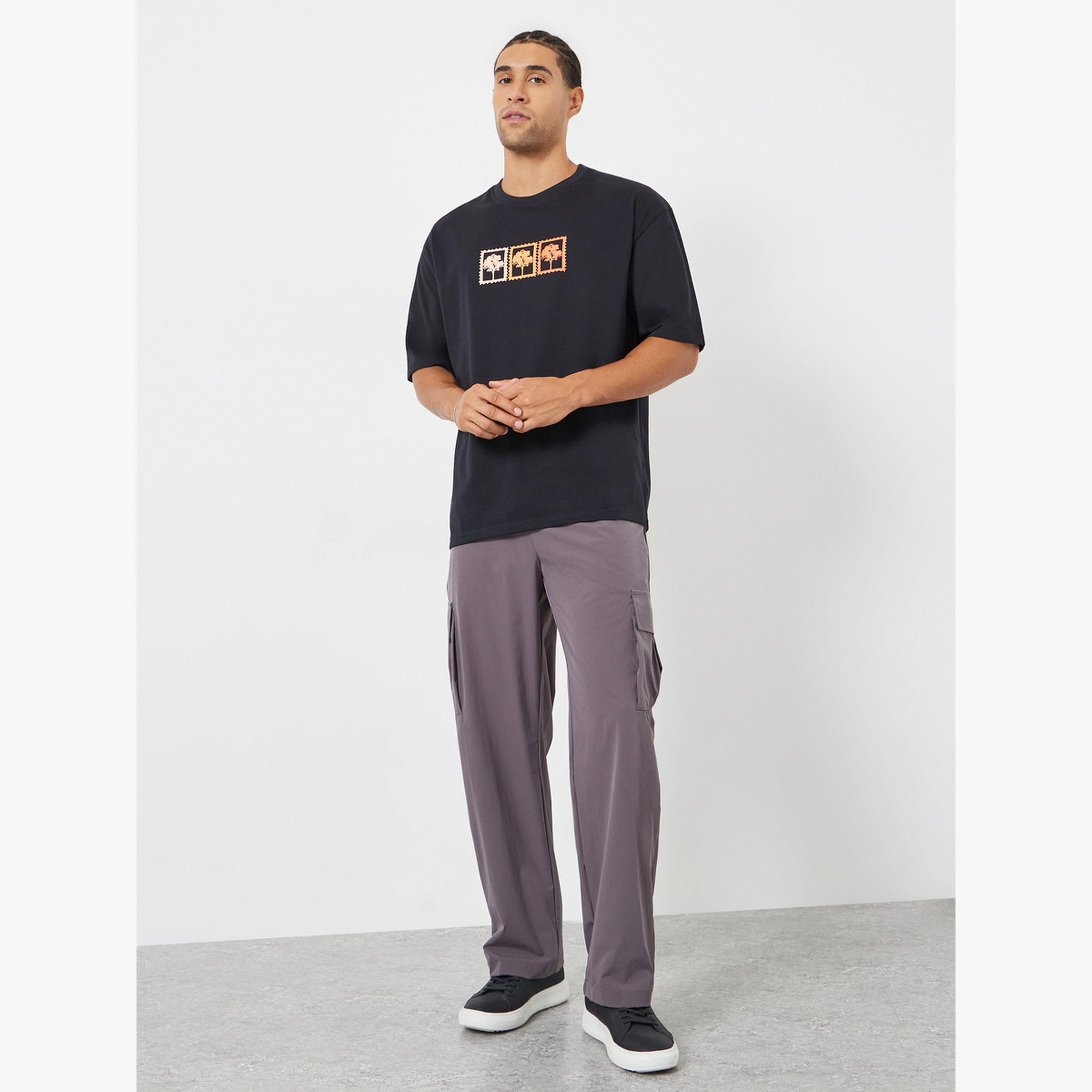 تيشيرت واسع بطبعة جرافيك وأكمام قصيرة-men-clothing-tshirtsandpolos-tshirts-image-2