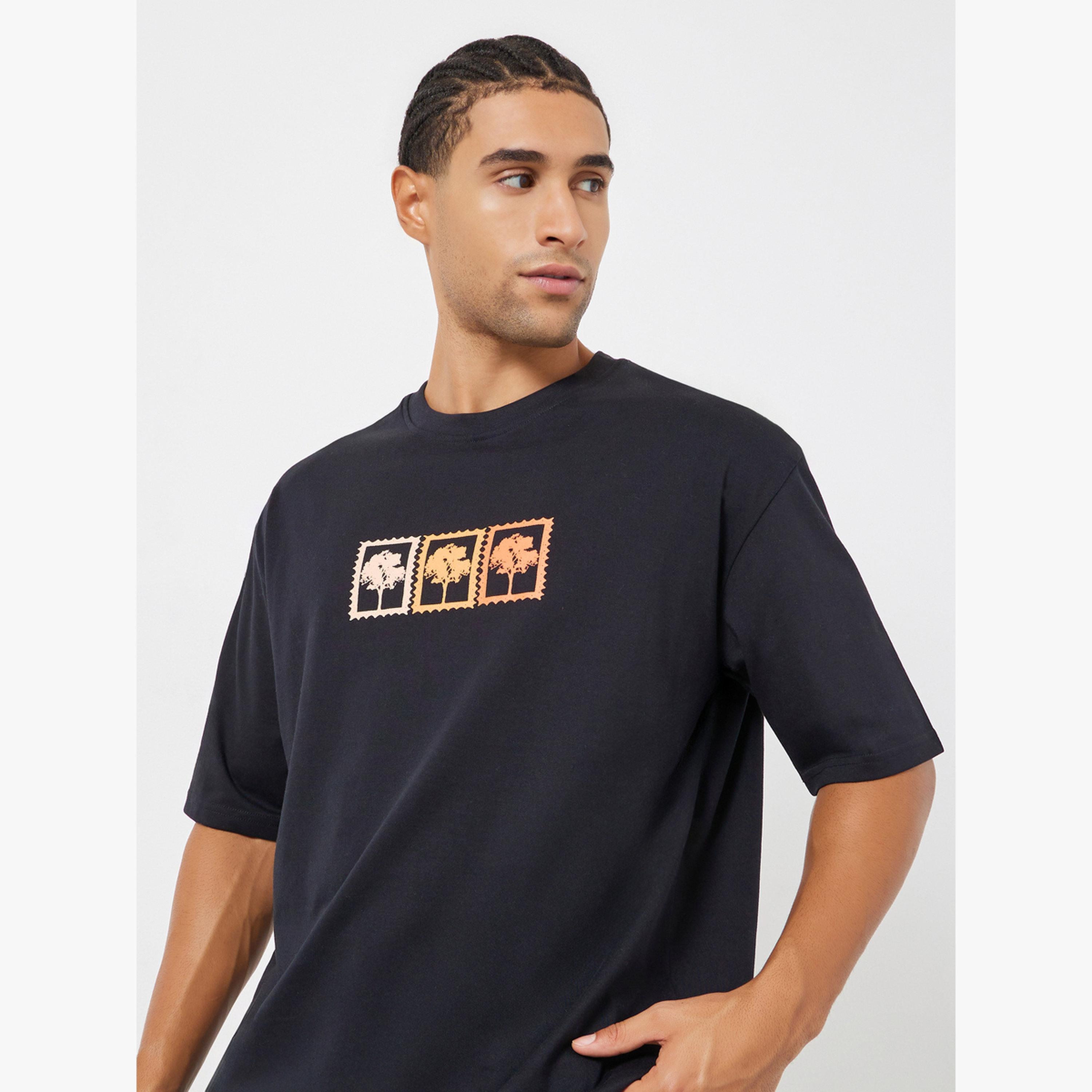 تيشيرت واسع بطبعة جرافيك وأكمام قصيرة-men-clothing-tshirtsandpolos-tshirts-image-3