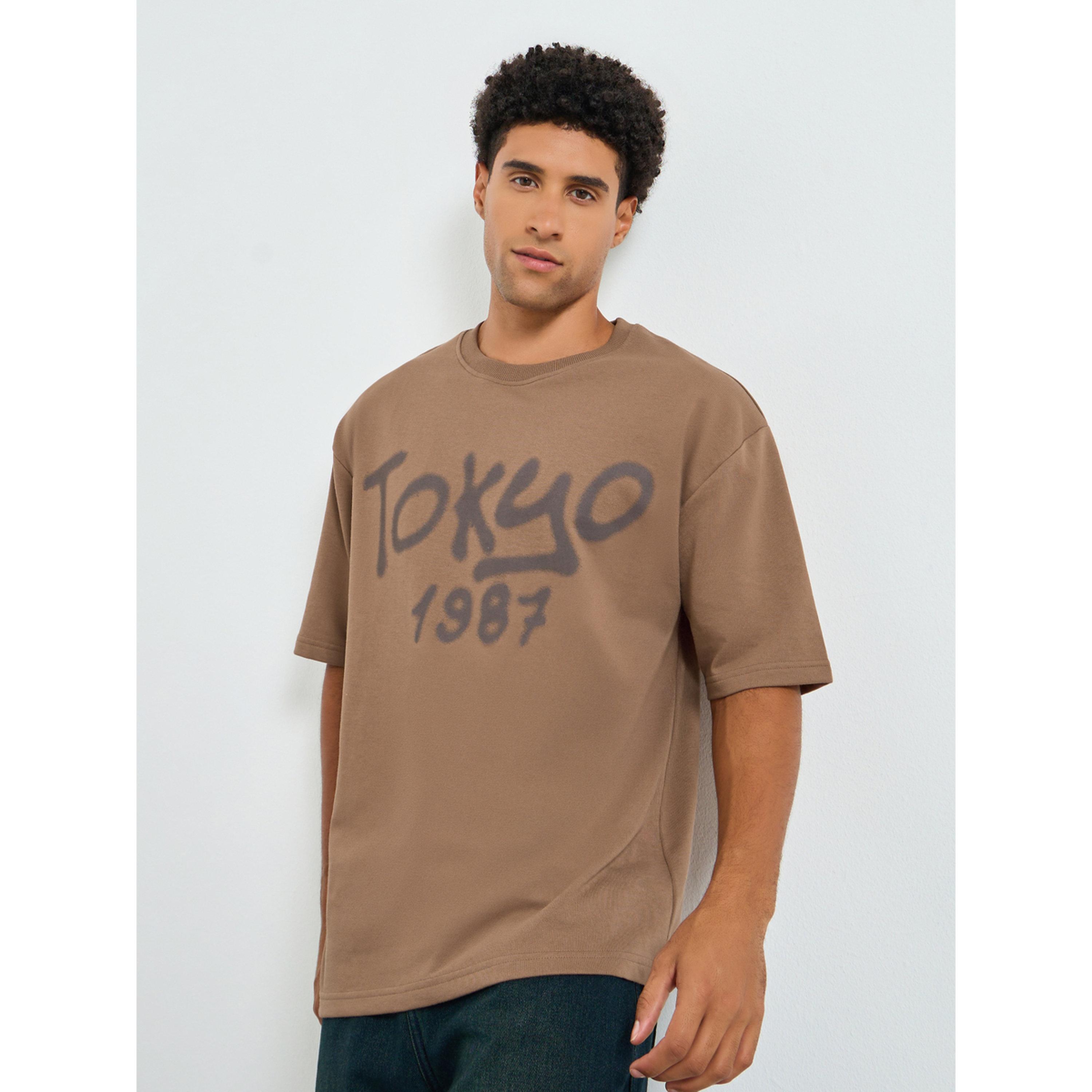 تيشيرت بطبعة جرافيك وقصة واسعة للرجال-men-clothing-tshirtsandpolos-tshirts-image-1