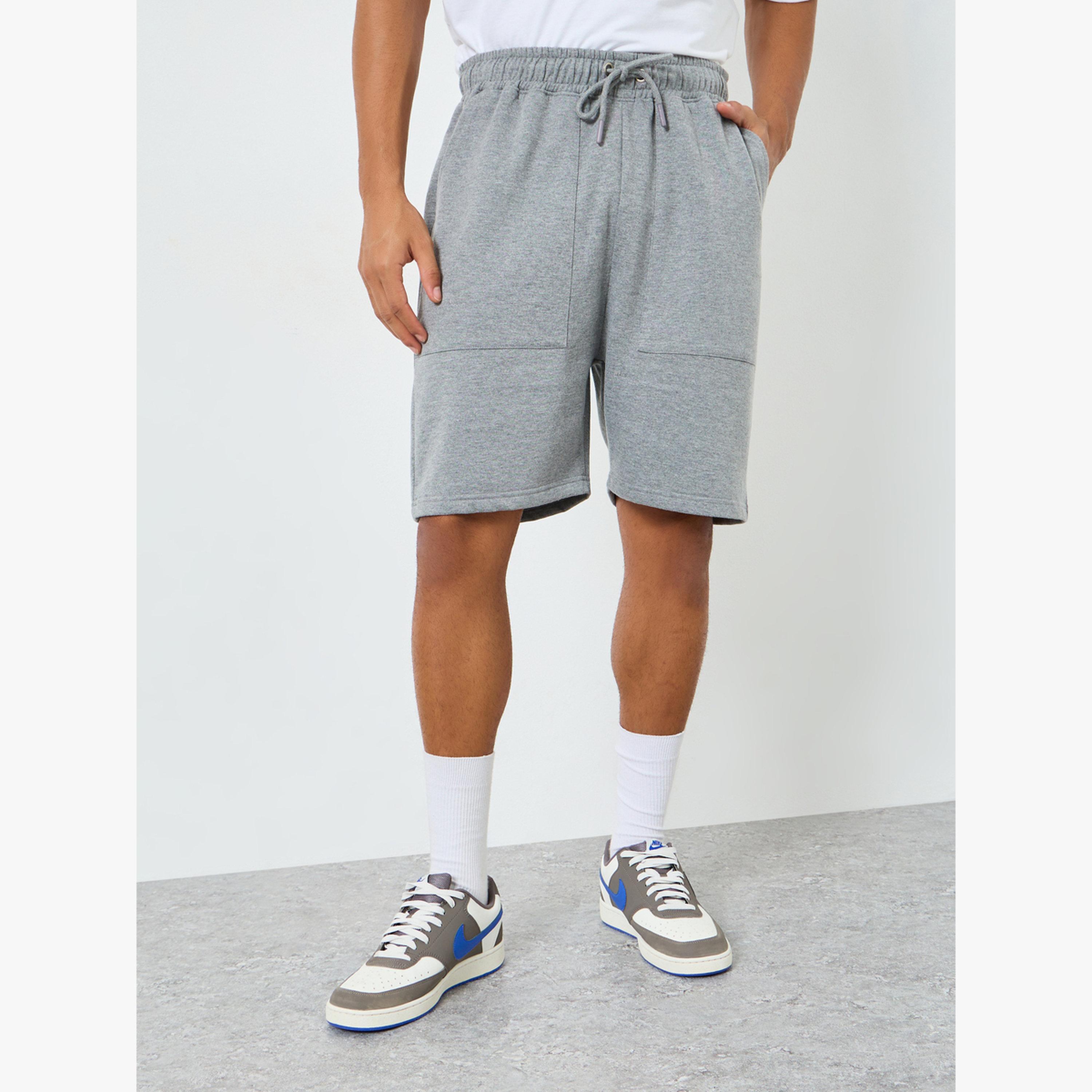 شورت صوف بقصة عادية بتفاصيل ريفير-men-clothing-bottoms-shorts-image-1