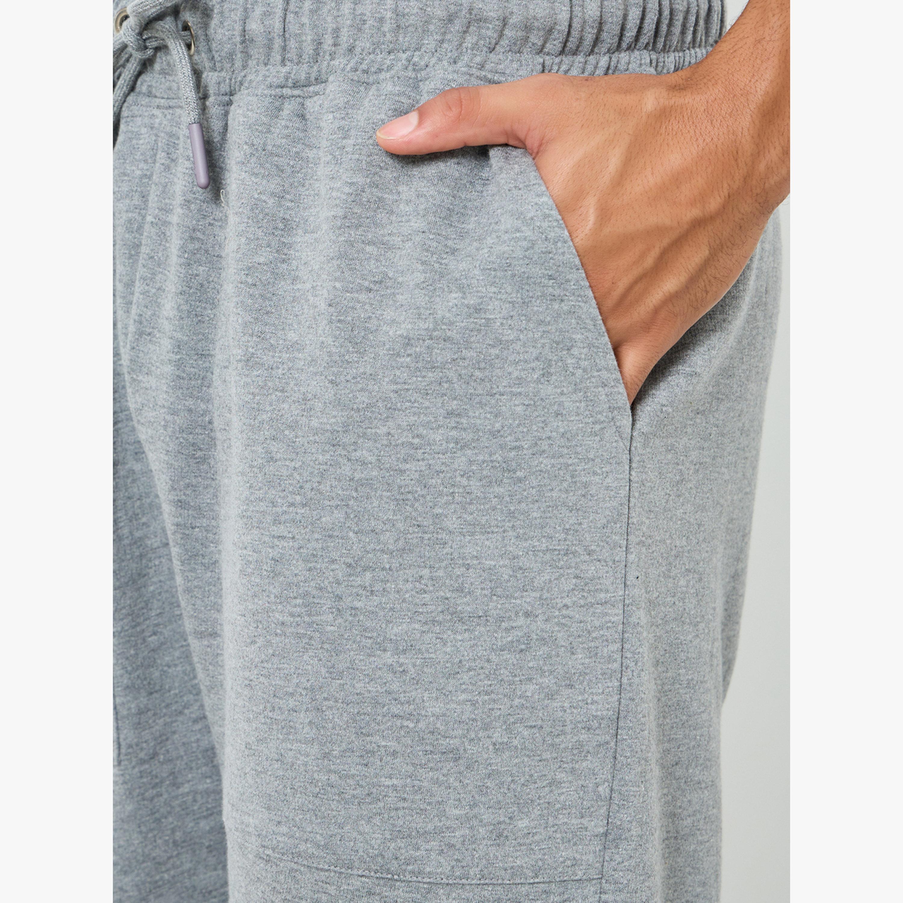 شورت صوف بقصة عادية بتفاصيل ريفير-men-clothing-bottoms-shorts-image-4