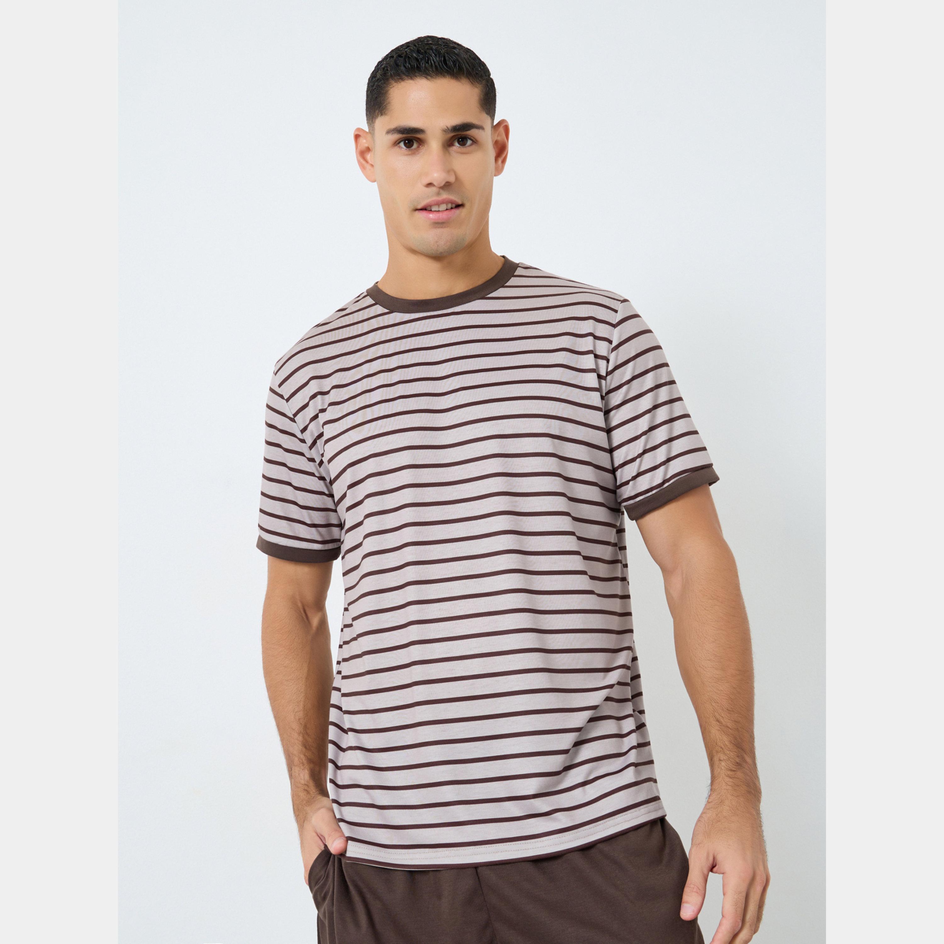 ستايلي - تي شيرت وشورت مخطط مقاس واسع للرجال-men-clothing-nightwear-sets-image-2