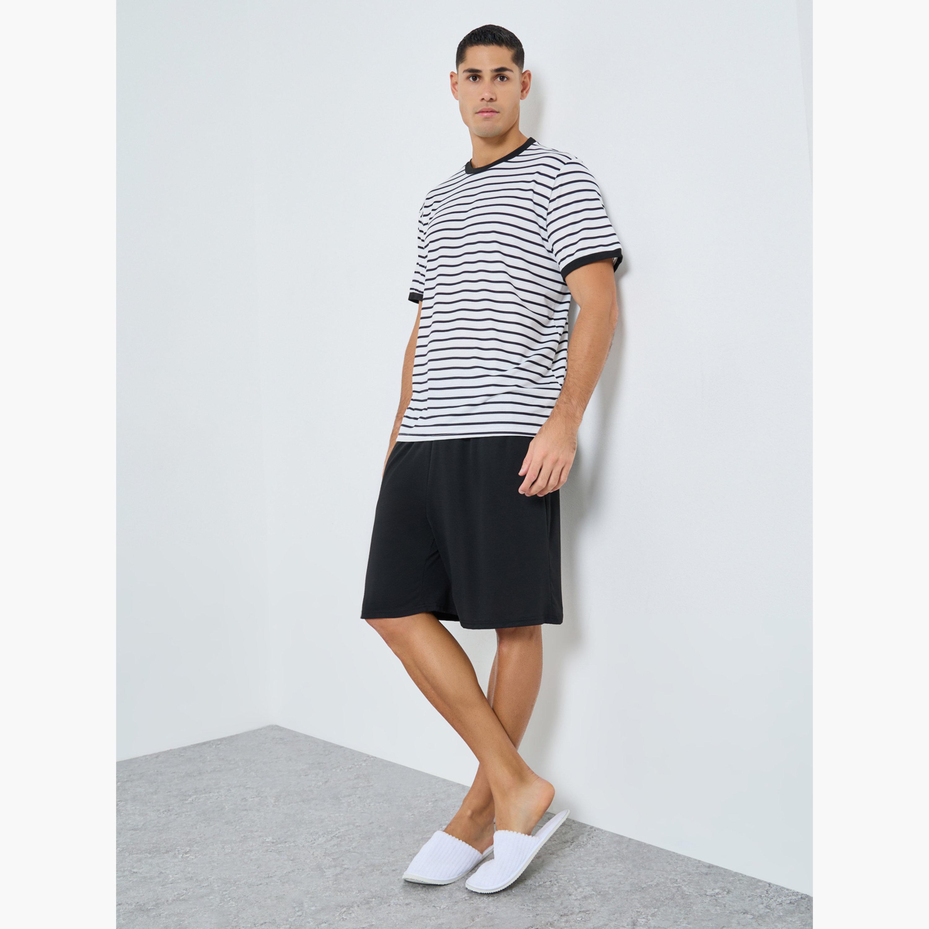 ستايلي - بيجاما تي شيرت وشورت مخطط تصميم واسع للرجال-men-clothing-nightwear-pyjamaandshorts-image-1