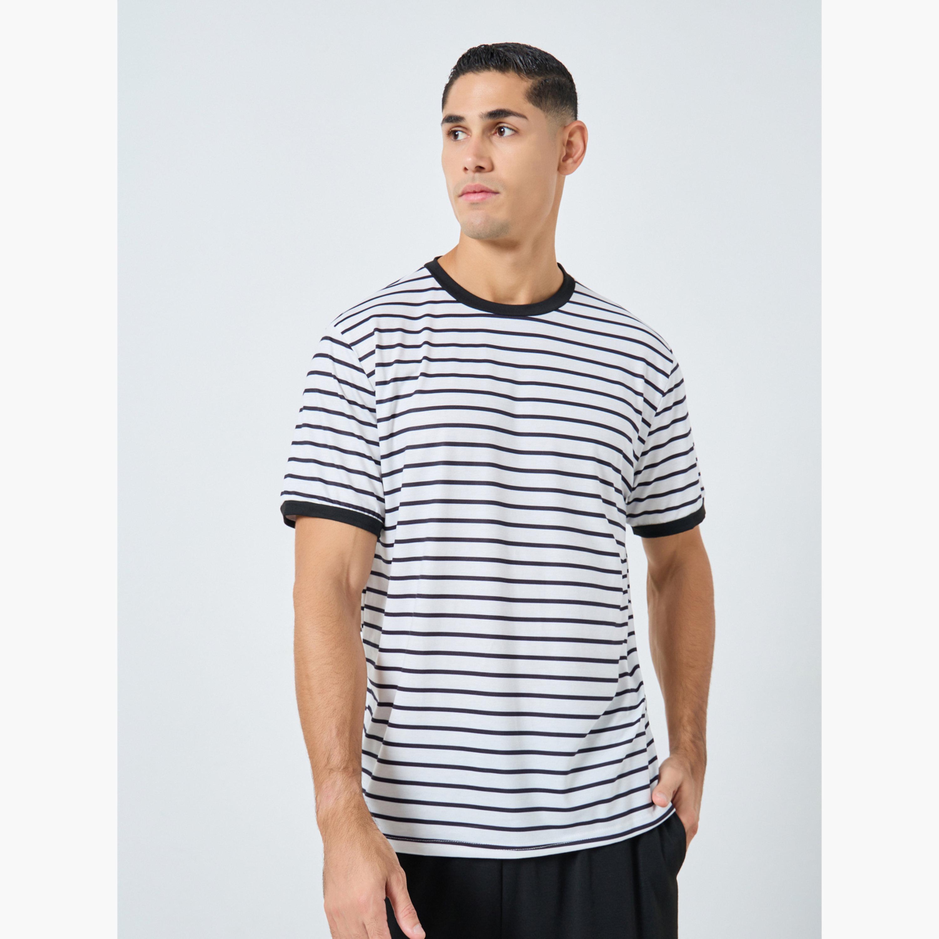 ستايلي - بيجاما تي شيرت وشورت مخطط تصميم واسع للرجال-men-clothing-nightwear-pyjamaandshorts-image-2