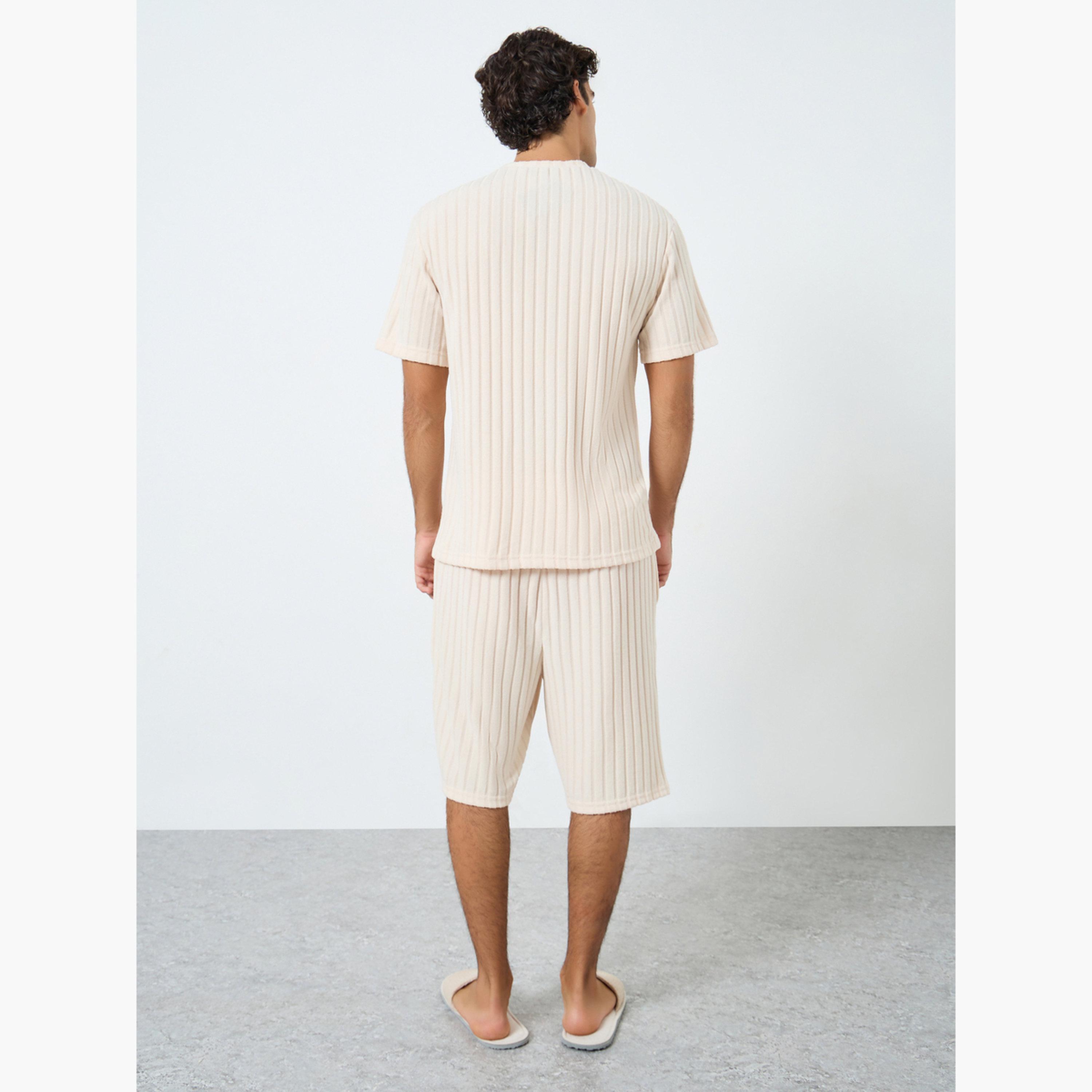 ستايلي - طقم تي شيرت وشورت رجالي محبوك بقصّة مريحة-men-clothing-nightwear-sets-image-4