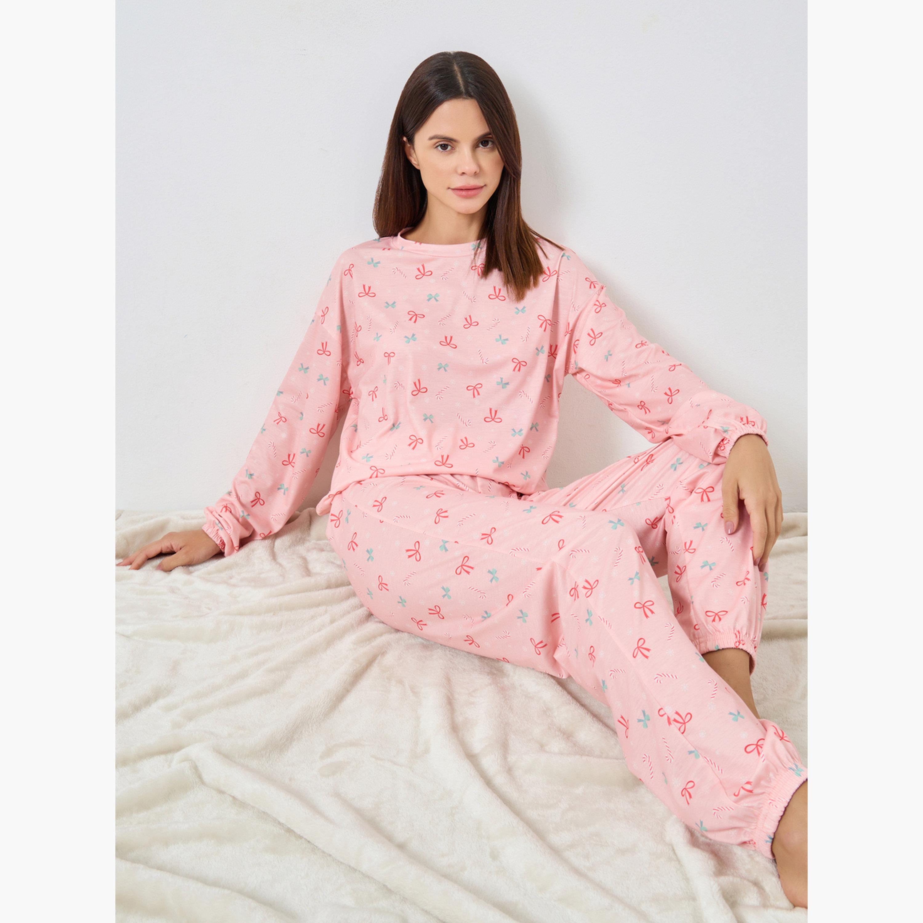 Styli Women Bows Candy Cane Print T-Shirt and Cuffed Pyjama Set-women-clothing-nightwear-pyjamas-longsets-image-2