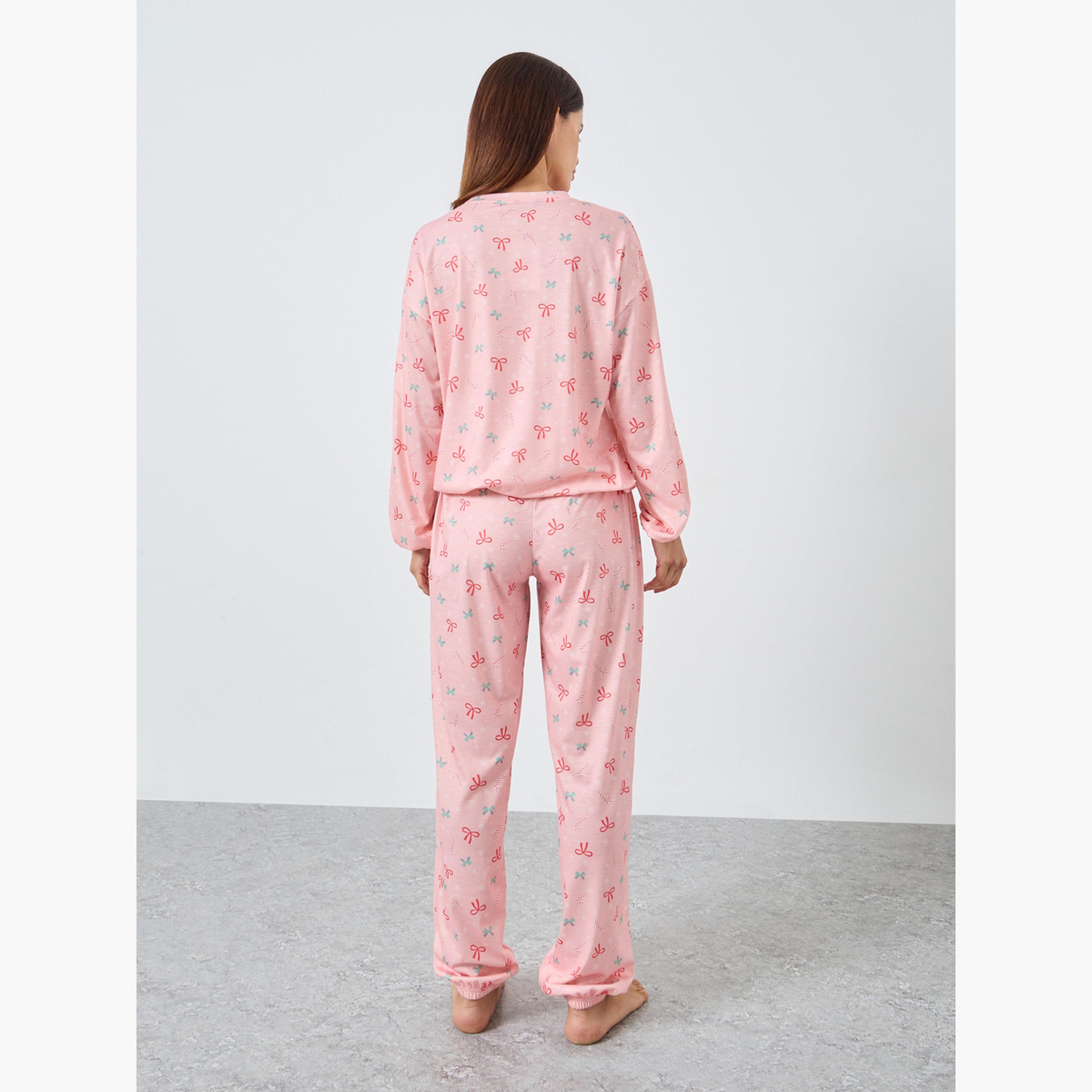 Styli Women Bows Candy Cane Print T-Shirt and Cuffed Pyjama Set-women-clothing-nightwear-pyjamas-longsets-image-4