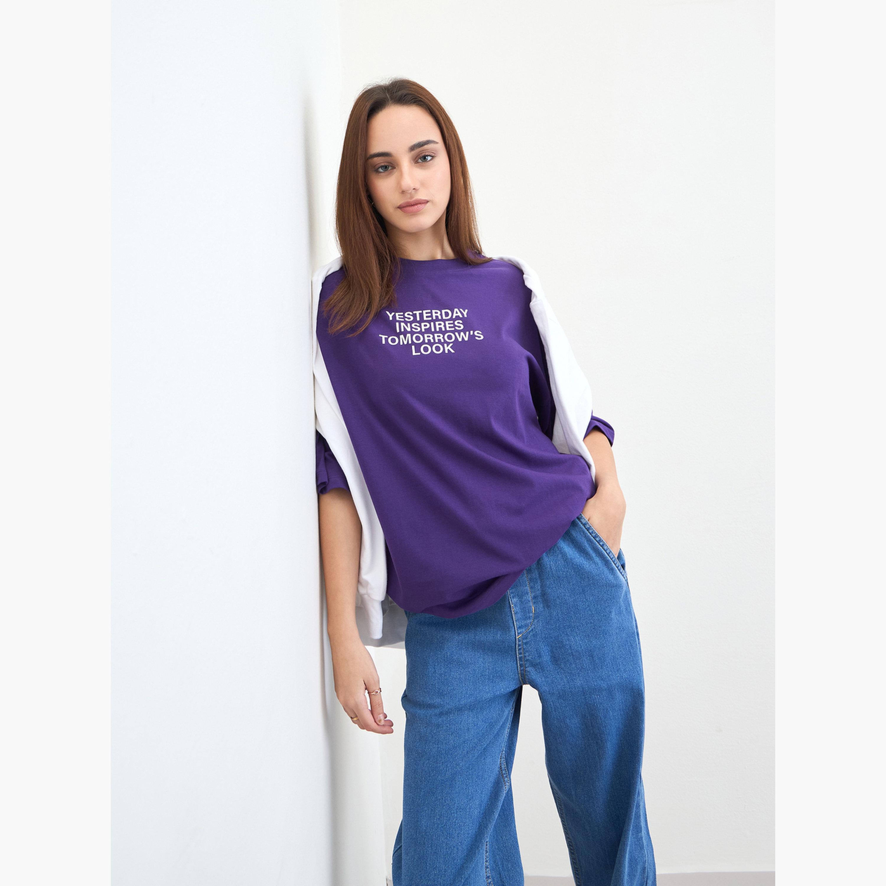 ستايلي - تي شيرت مقاس واسع بطبعة شعار أرجواني-women-clothing-tshirts-image-3