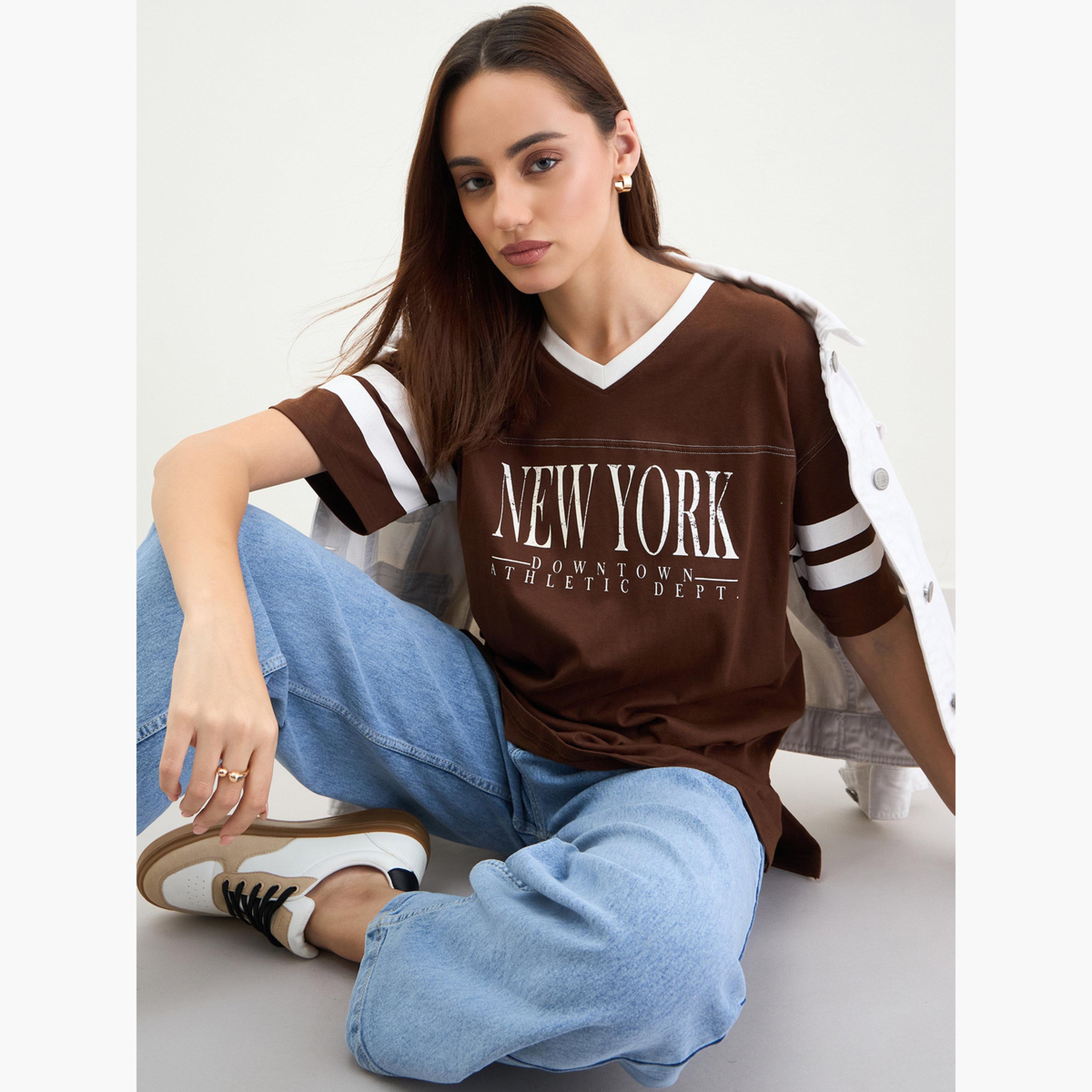 ستايلي - تي شيرت بني برسومات غرافيكية مقاس واسع-women-clothing-tshirts-image-3