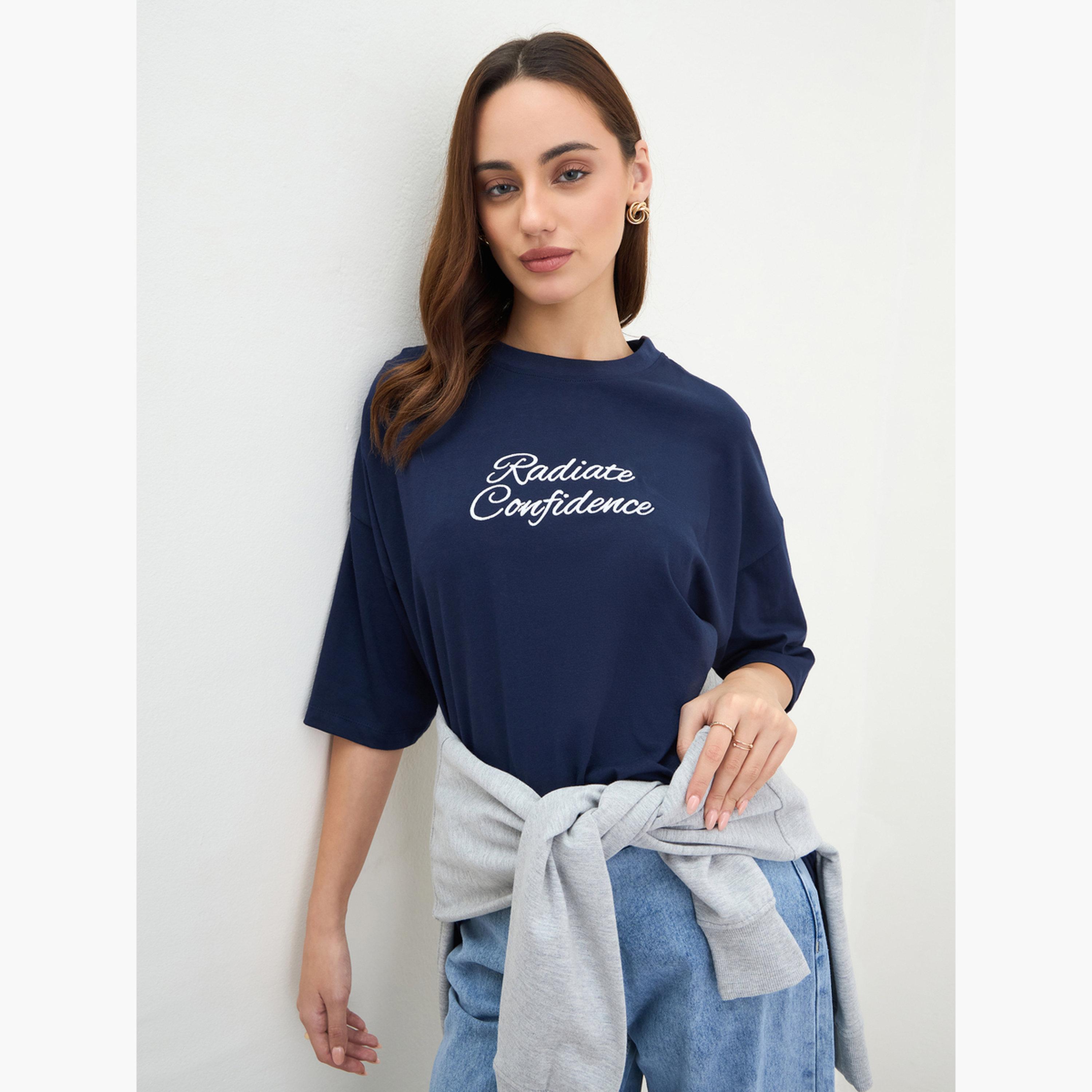 ستايلي - تي شيرت أزرق داكن مطرز مقاس واسع-women-clothing-tshirts-image-3