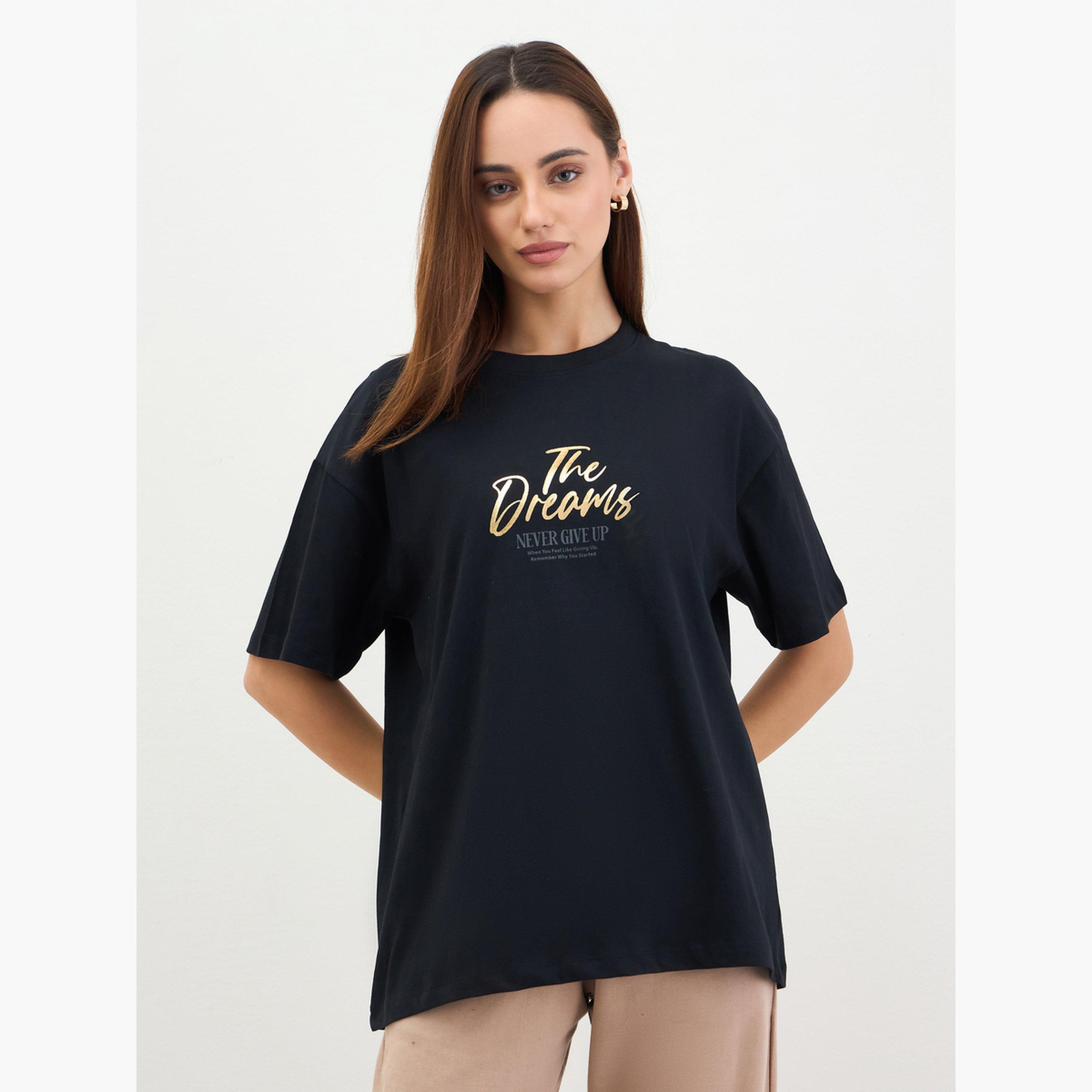 ستايلي - تي شيرت أسود مقاس واسع طبعة شعار-women-clothing-tshirts-image-1