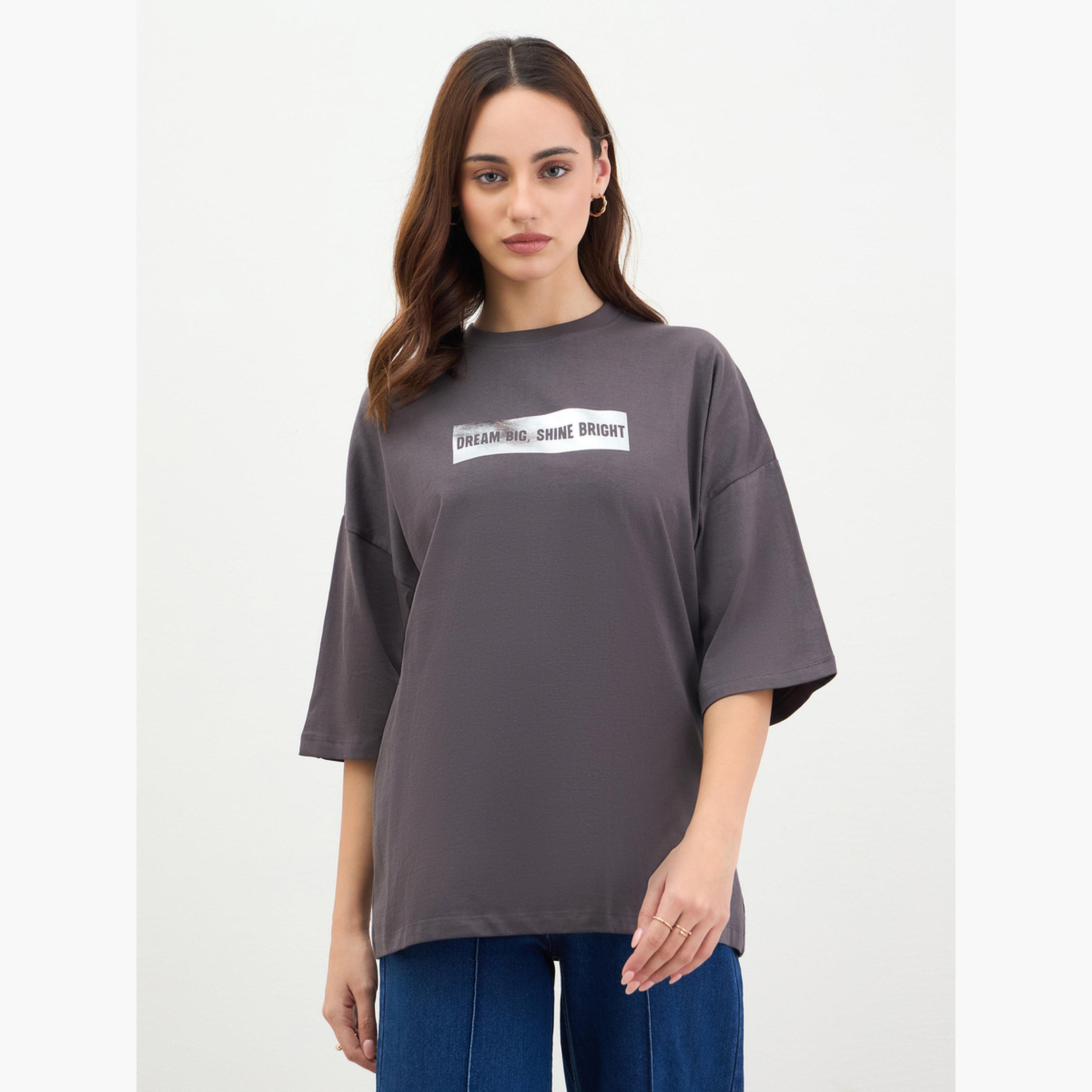 ستايلي - تي شيرت مقاس واسع شعار فحمي-women-clothing-tshirts-image-1