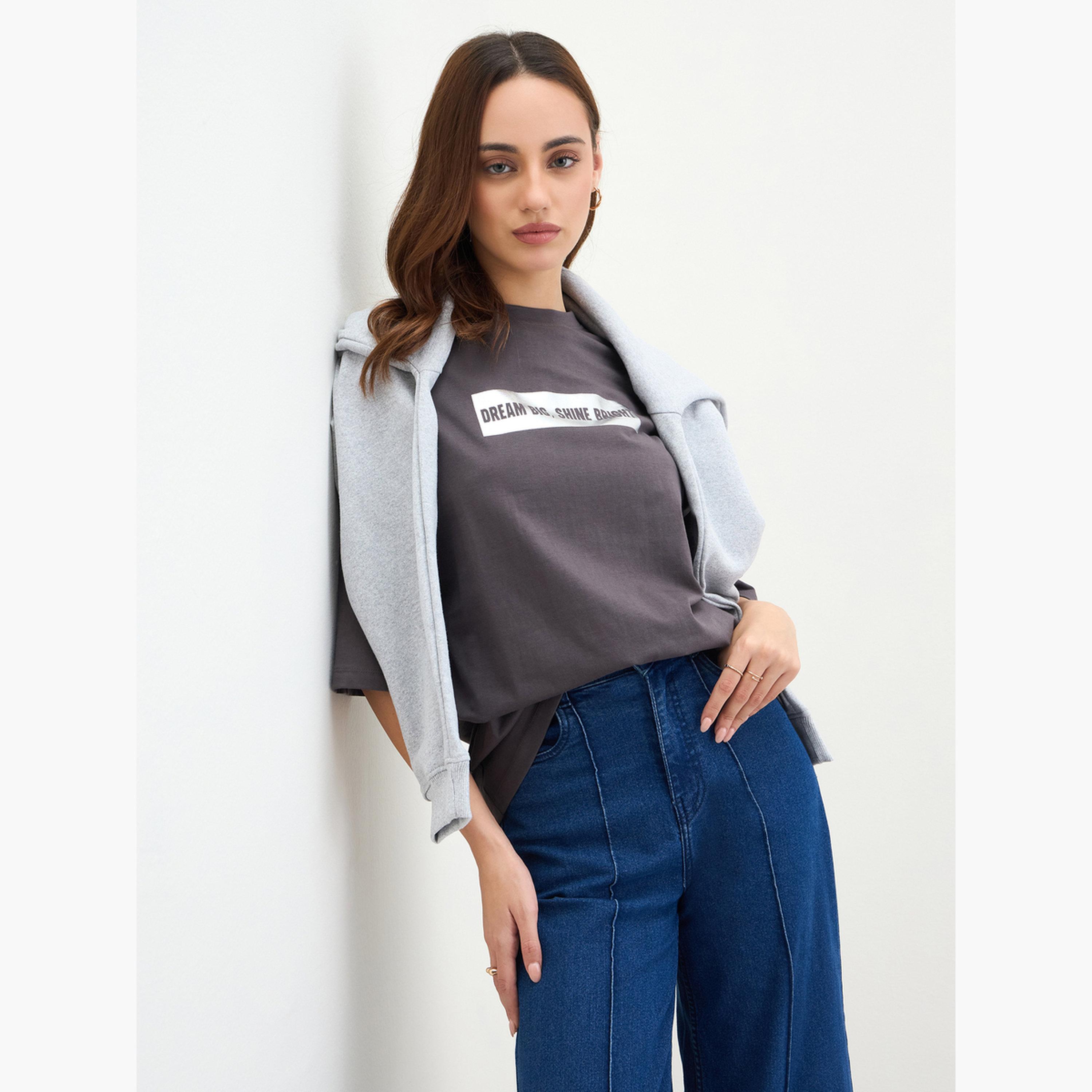 ستايلي - تي شيرت مقاس واسع شعار فحمي-women-clothing-tshirts-image-3