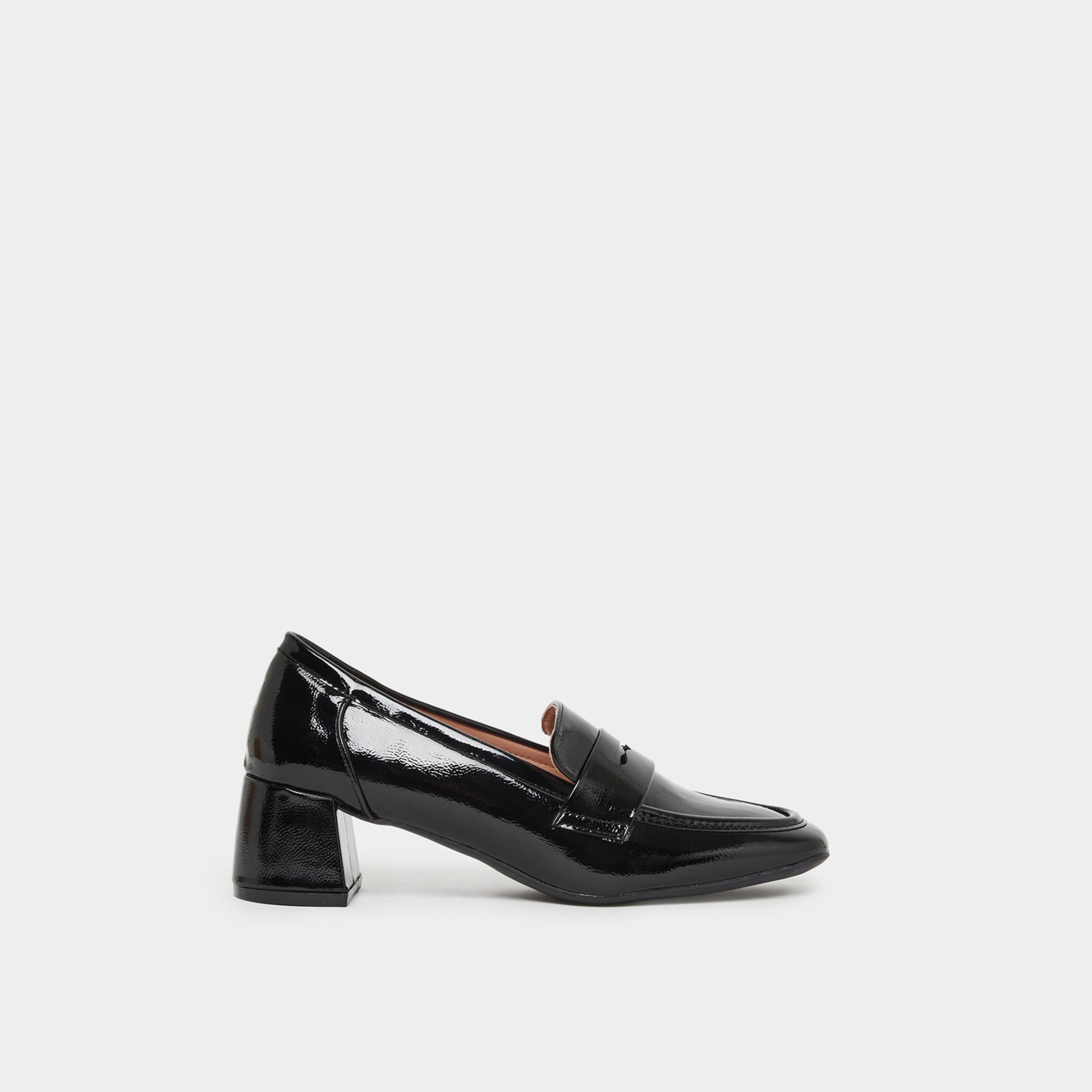 ستايلي - حذاء بكعب مربع لامع باللون الأسود للنساء-women-shoes-sandals-heeled-image-3