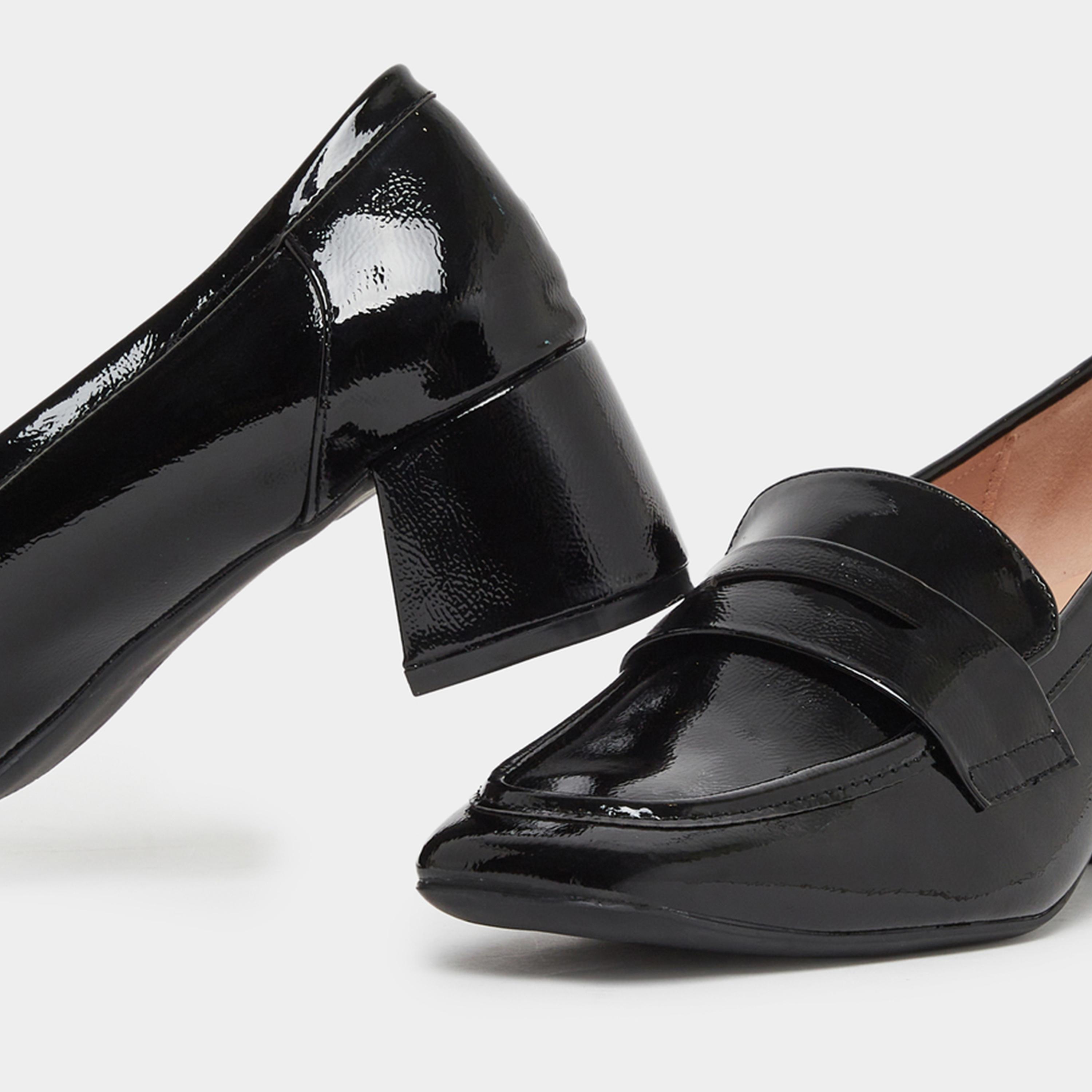 ستايلي - حذاء بكعب مربع لامع باللون الأسود للنساء-women-shoes-sandals-heeled-image-4