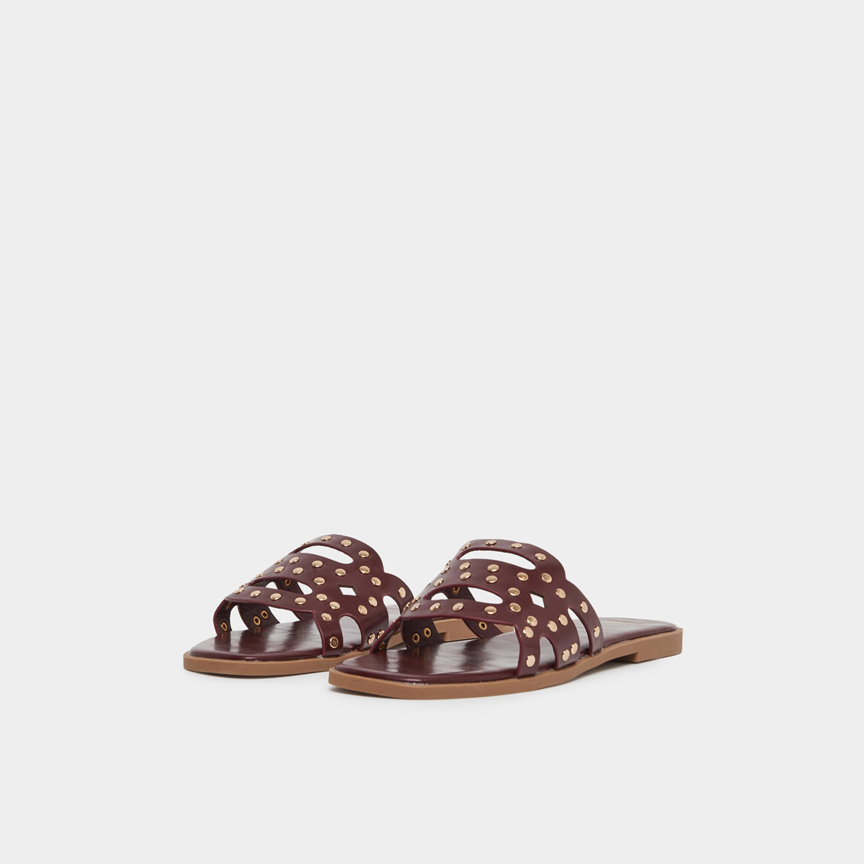 ستايلي - صندل مسطح مرصع بالمسامير لون برغندي للنساء-women-shoes-flats-slides-image-1