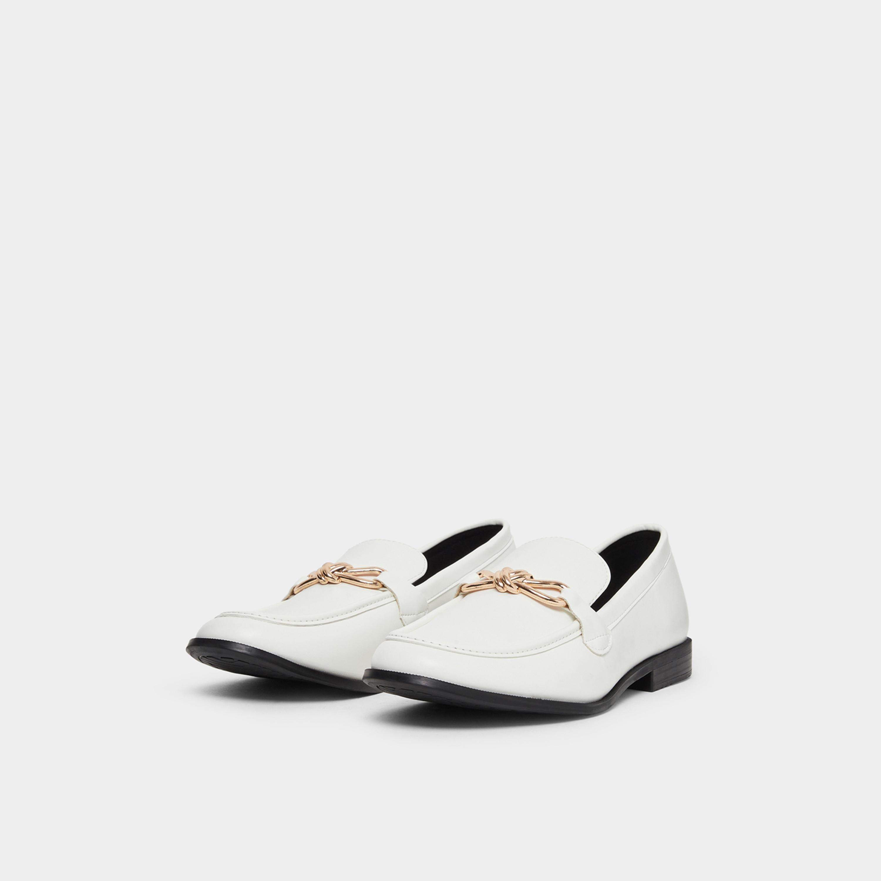 ستايلي - حذاء رياضي نسائي بتفاصيل سلسلة بيضاء-women-shoes-flats-loafers-image-1