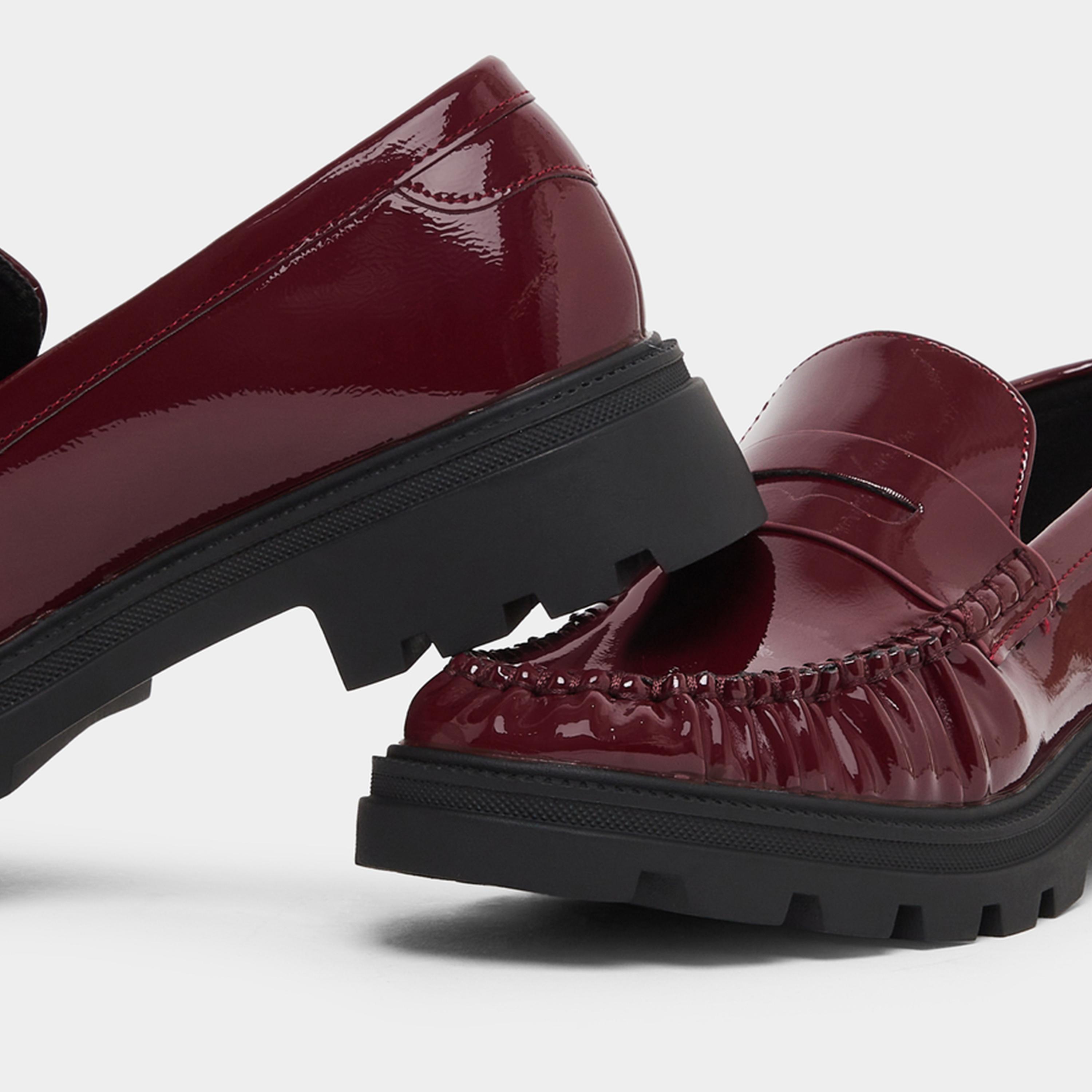 ستايلي - حذاء نسائي من الجلد اللامع لون برغندي-women-shoes-flats-loafers-image-4